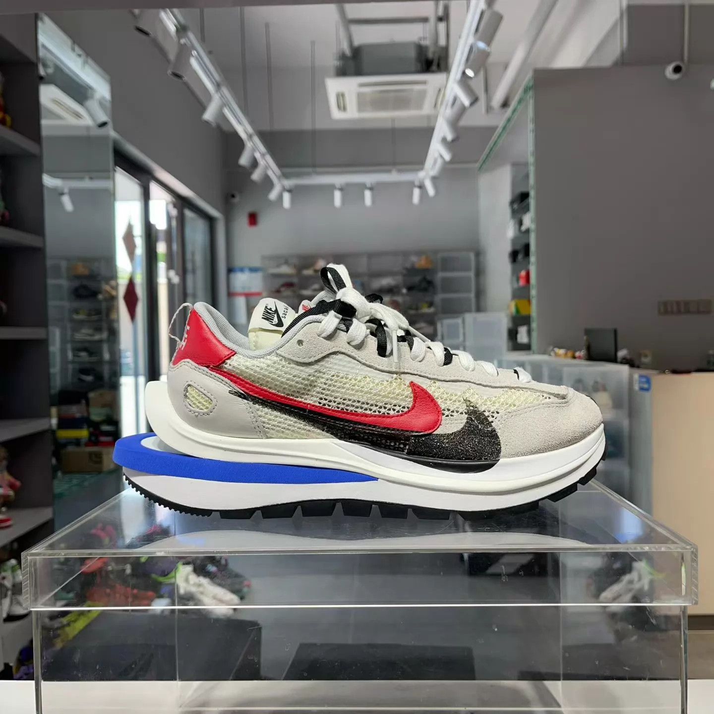 Nike Sacai x Nike VaporWaffle White/Grey 44 Worn Once Boxed Size US 10 / EU 43 - 5 Thumbnail