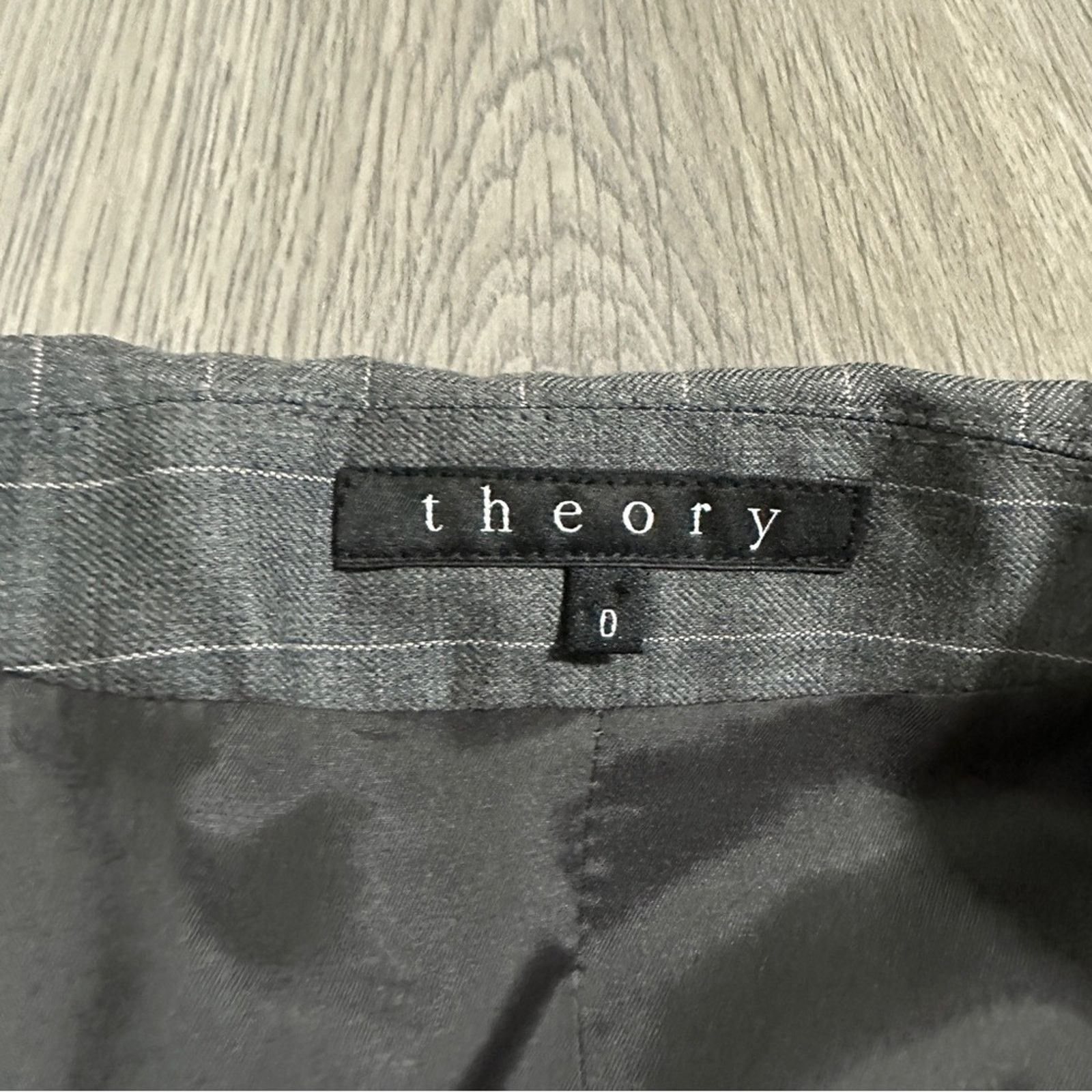 Theory Theory Gray & White Virgin Wool Pinstripe Blazer Sz 0 Size XS / US 0-2 / IT 36-38 - 6 Thumbnail