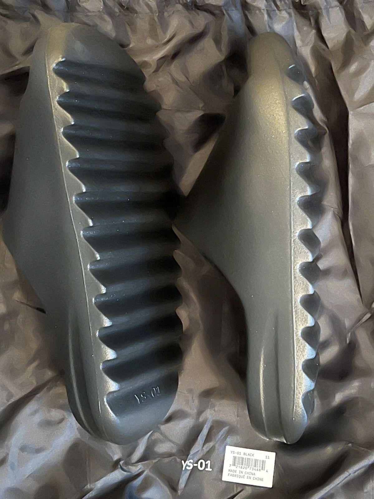 Yeezy Yeezy foam YS-01 Slider Black 10US Size US 10 / EU 43 - 3 Thumbnail