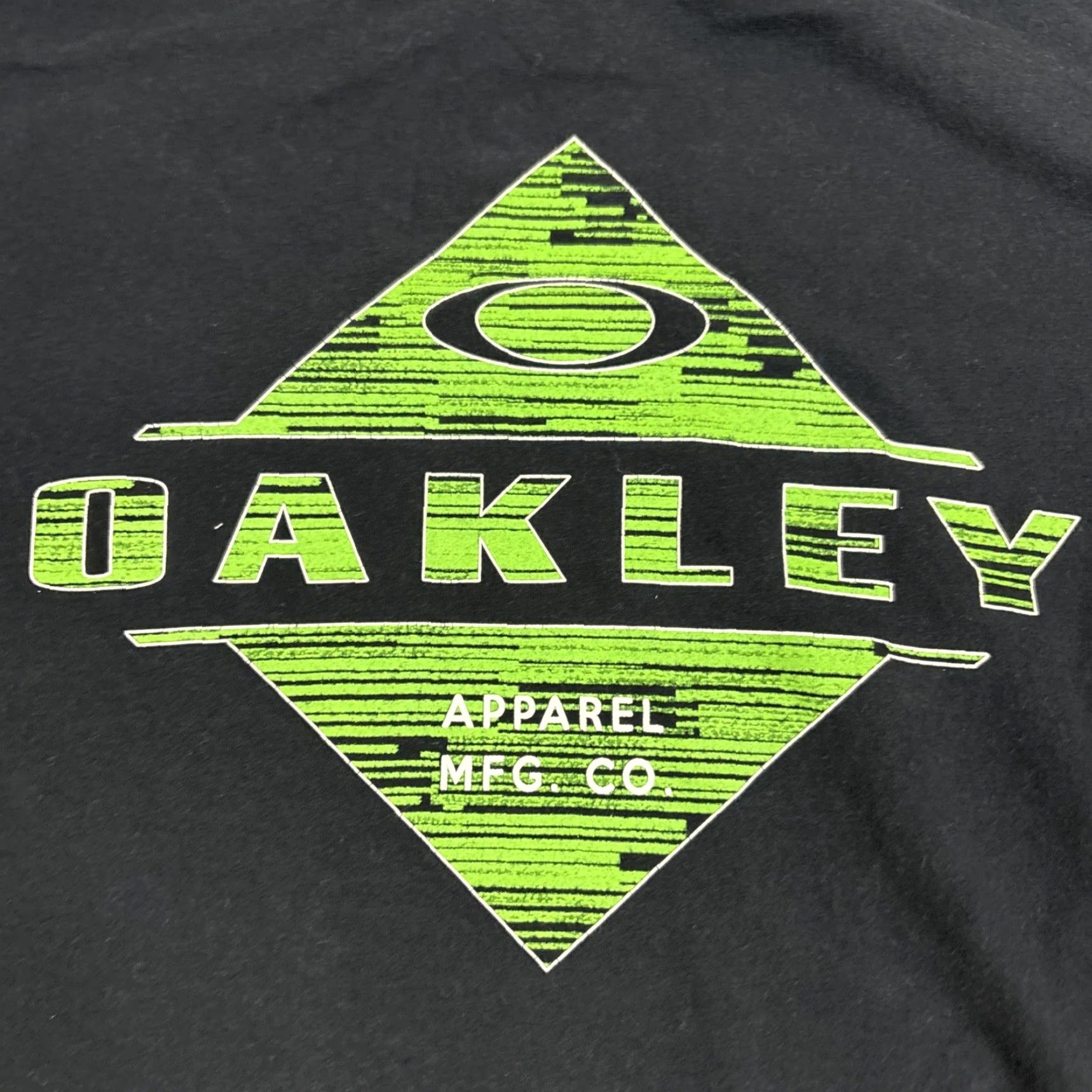 Oakley VINTAGE? With Green Oakley T Shirt Men's XL Black Graphic Logo Short Sleeve Size US XL / EU 56 / 4 - 2 Thumbnail