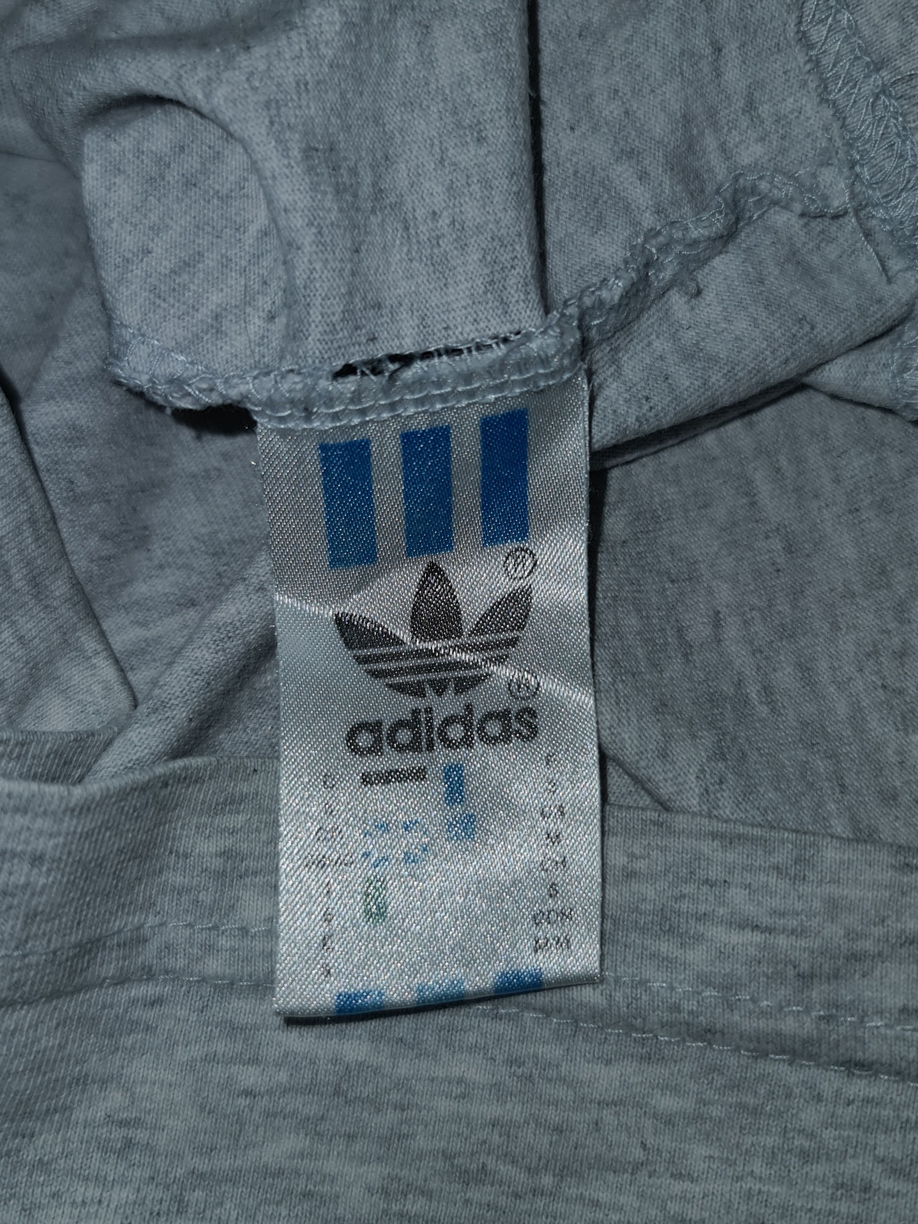 Adidas Vintage Adidas Big Center Logo Gray Tshirt tee Size US L / EU 52-54 / 3 - 7 Thumbnail