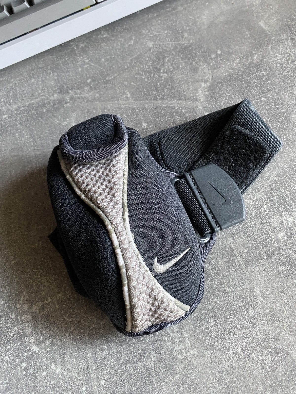 Nike Vintage Nike Mini Sling Bag Size ONE SIZE - 1 Thumbnail