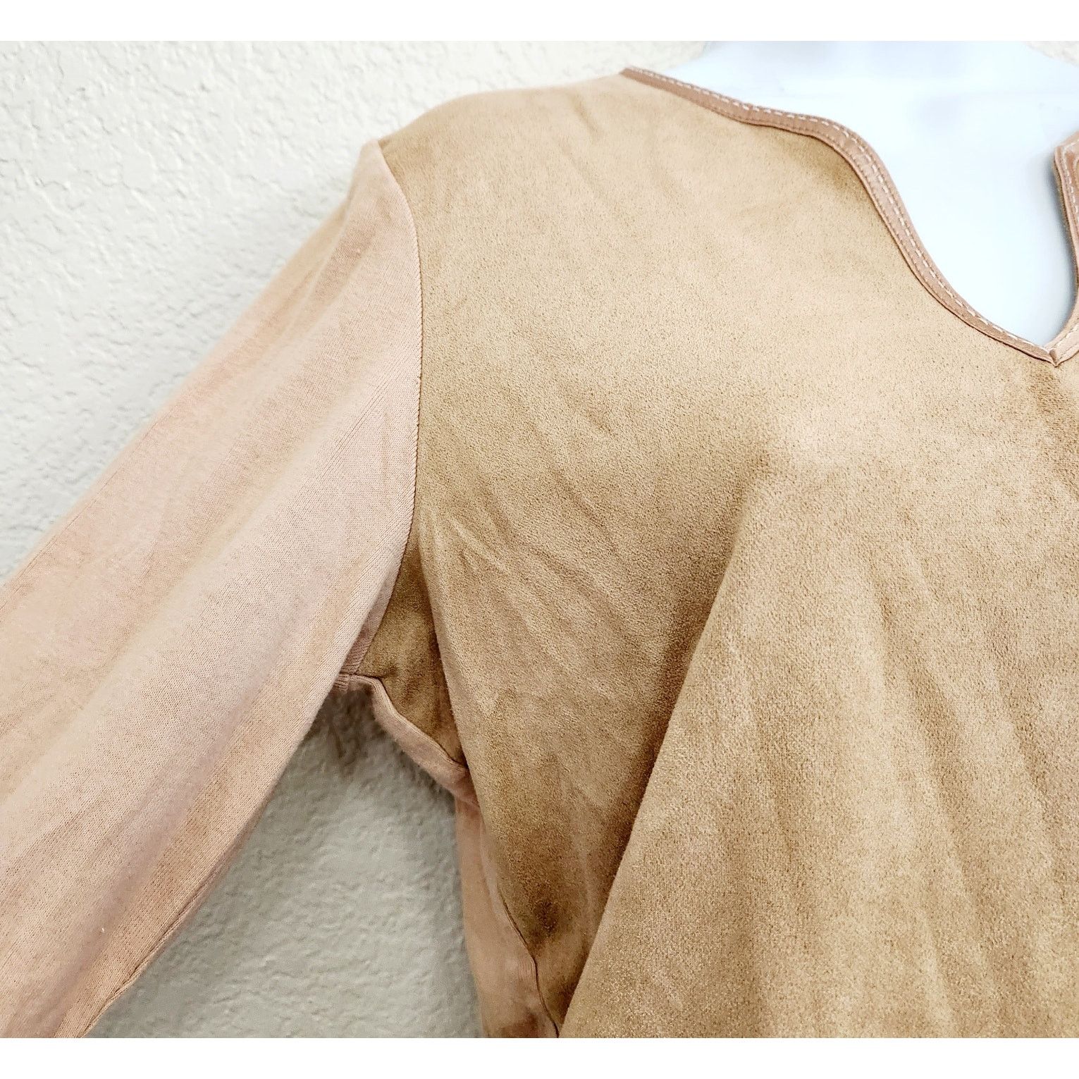 Other Emma James Tan Beige "Suede" Front Panel Top Large Petite Size L / US 10 / IT 46 - 2 Thumbnail