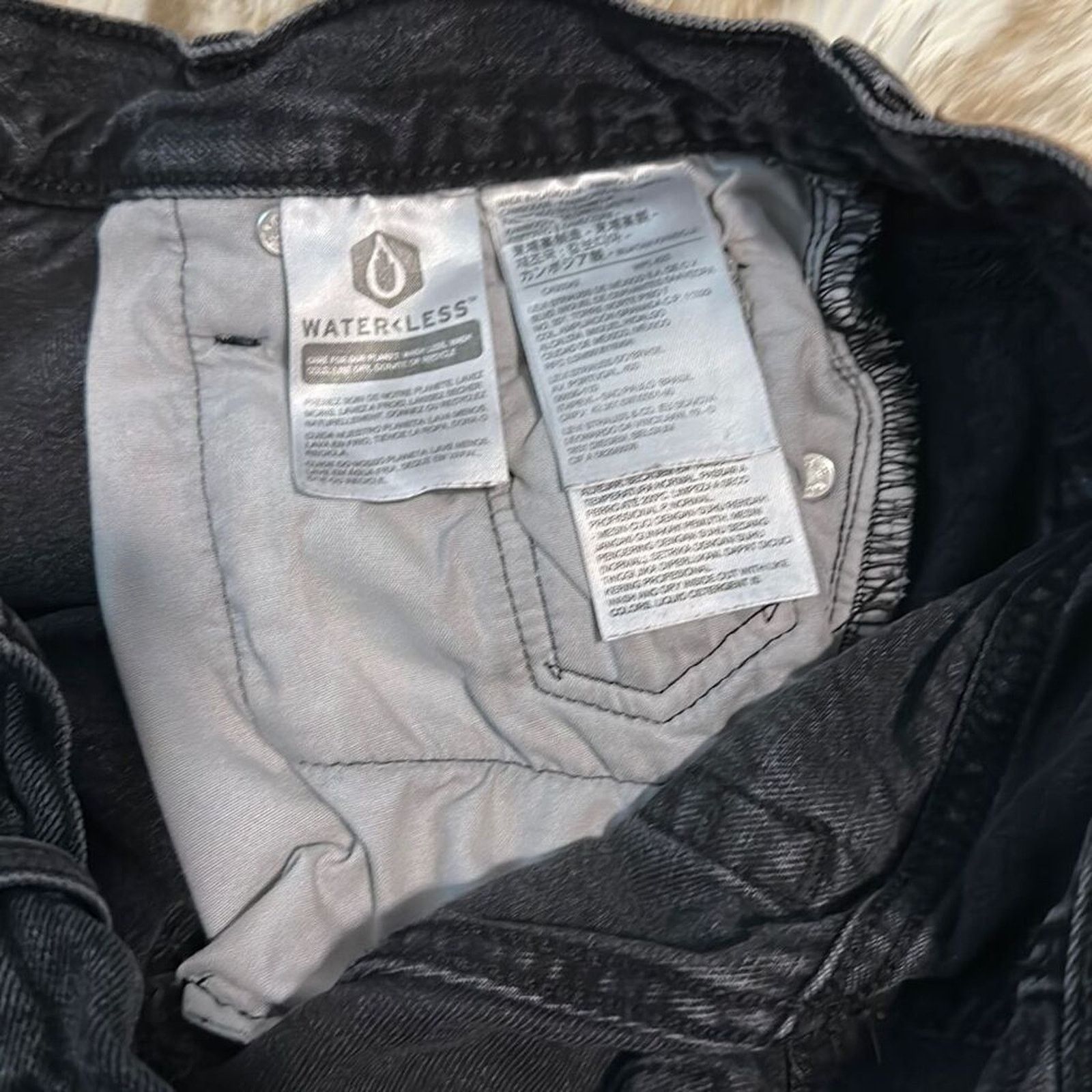 Levi's Levi’s mini black denim button front cut off shorts | Sz 25 Size 25" / US 0 / IT 36 - 4 Thumbnail