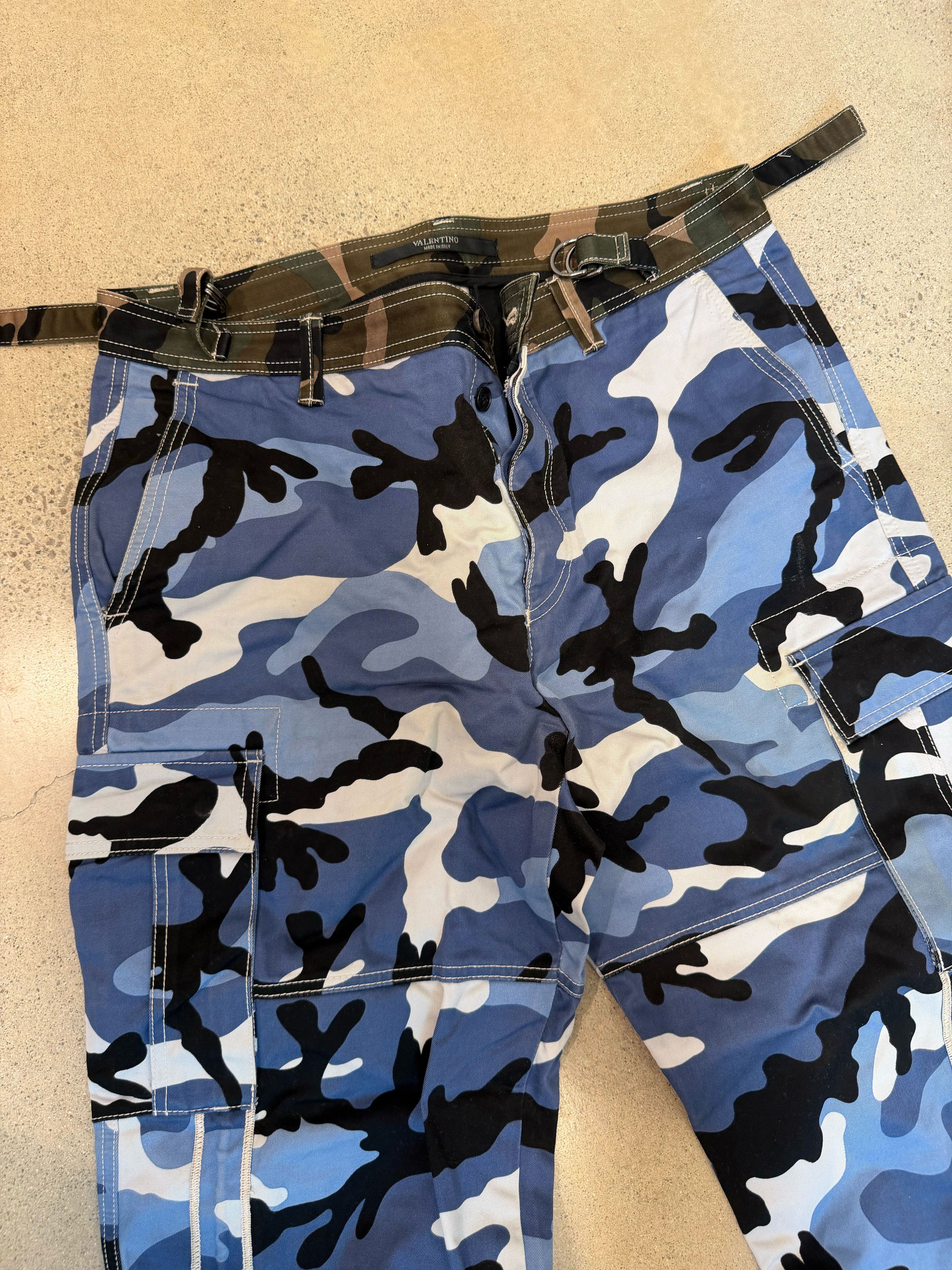 Valentino Valentino Blue Camoflauge Cargo Pants Size US 34 / EU 50 - 1 Thumbnail