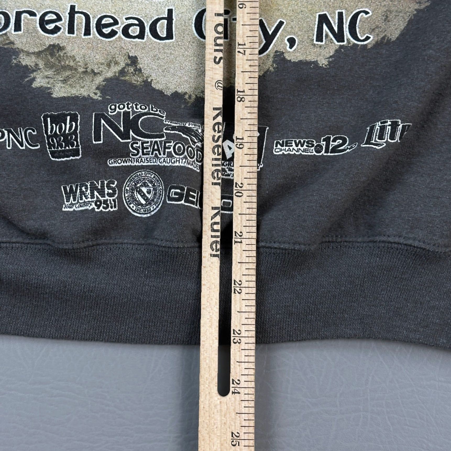 Gildan North Carolina Seafood Festival Sweatshirt Mens Small Gray 1/4 Zip Pullover Size US S / EU 44-46 / 1 - 6 Thumbnail