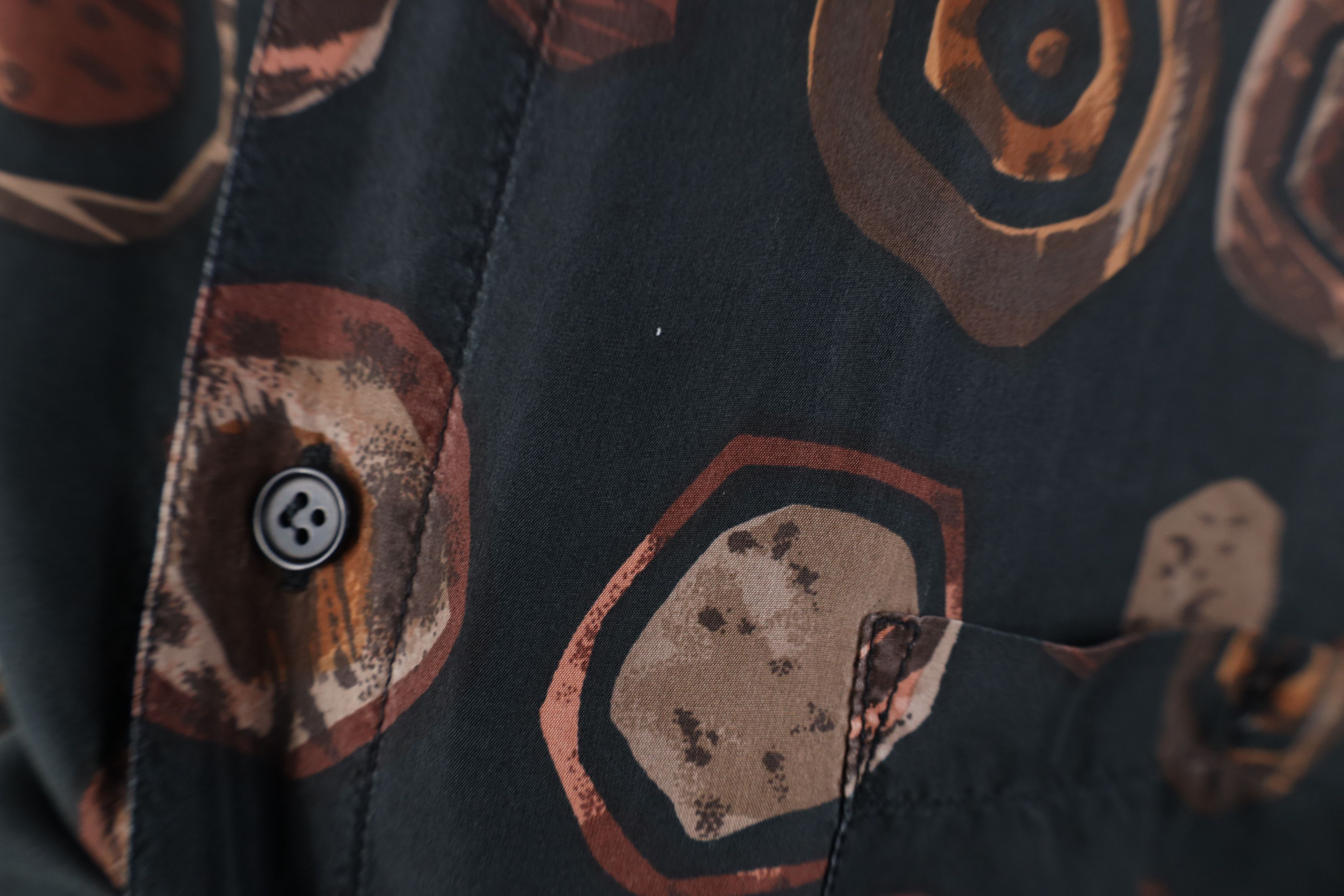 Vintage Vintage 90s Streetwear Geometric Silk Baggy Button Shirt Size US L / EU 52-54 / 3 - 4 Thumbnail