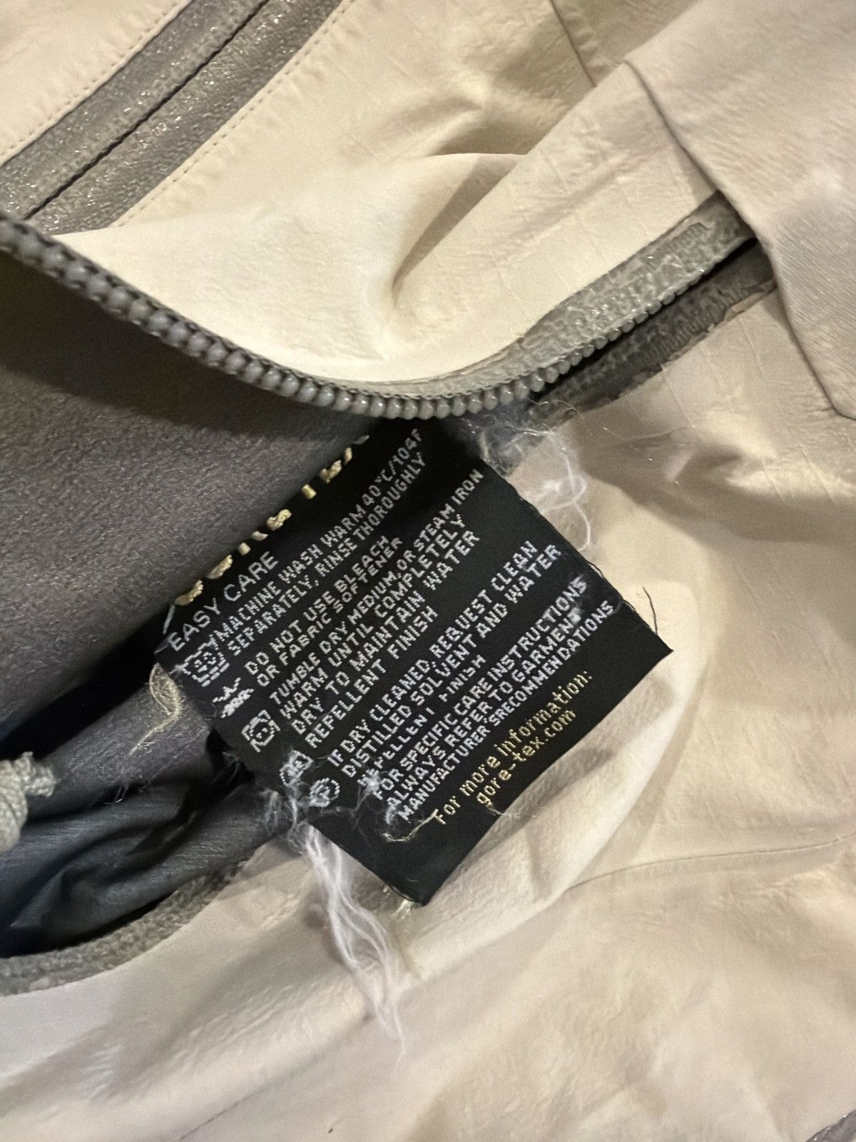 Arc'teryx ARC’TERYX Beta SL White Size US S / EU 44-46 / 1 - 18 Thumbnail