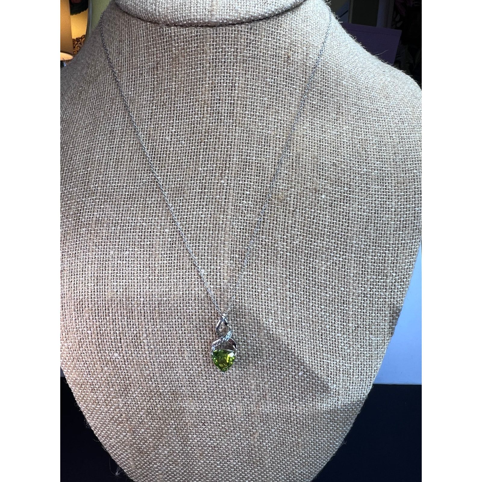 Other Trilliant cut peridot and sterling silver pendant and chain Size ONE SIZE - 9 Thumbnail