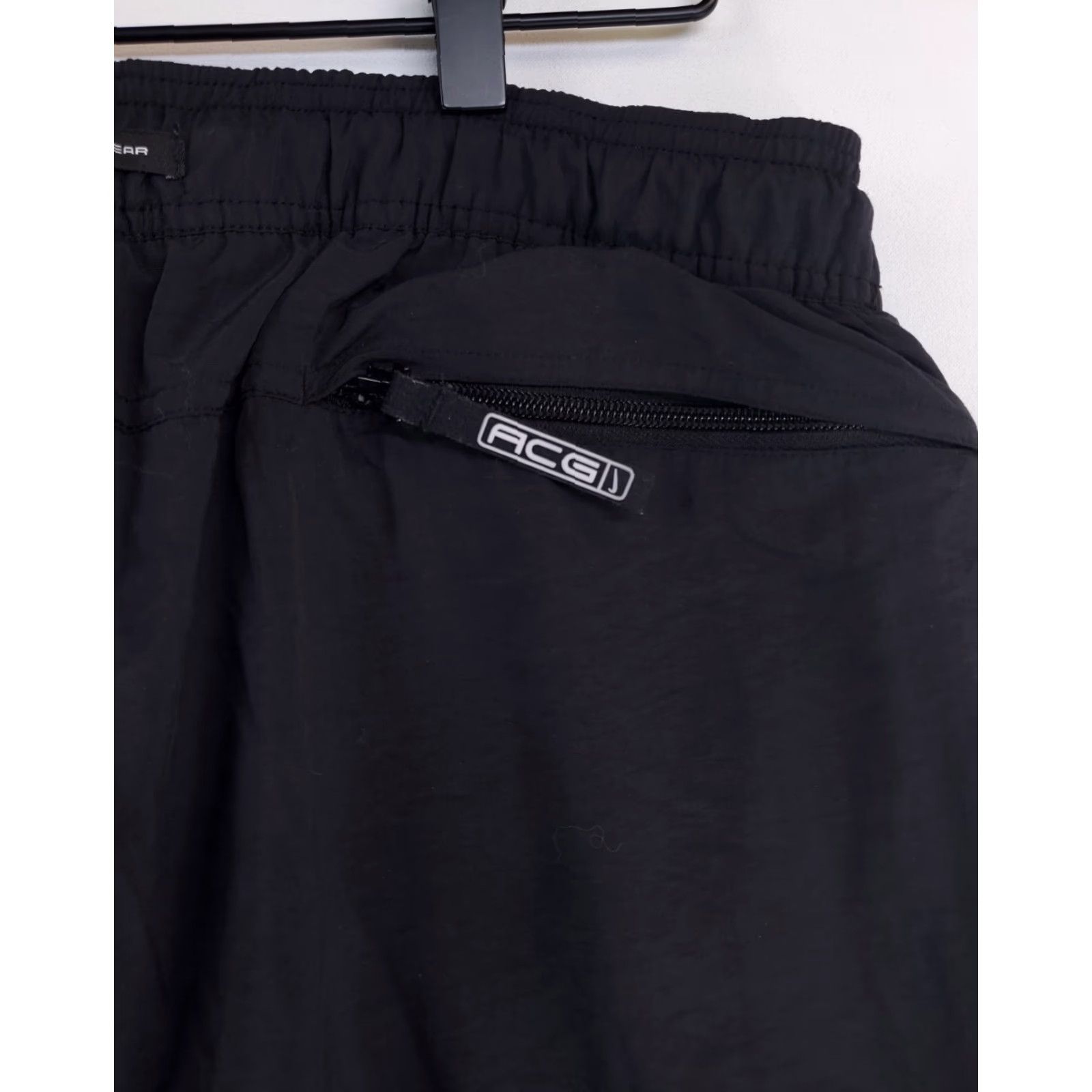 Nike ACG Nike ACG Hiking Shorts Drawstring Elastic Waist Black Mens L (36-38 W Actual) Size US 33 - 5 Thumbnail