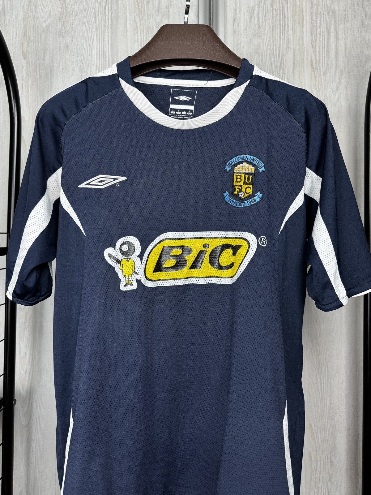Umbro Umbro FC Ballymun United 2000s vintage BIC soccer jersey Size US L / EU 52-54 / 3 - 3 Thumbnail