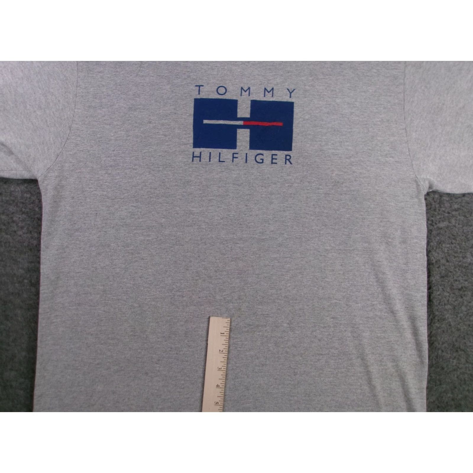 Tommy Hilfiger VINTAGE Tommy Hilfiger Shirt Men L Gray Classic Logo Graphic Tee Crewneck 90s Preppy Mens Size US L / EU 52-54 / 3 - 3 Thumbnail