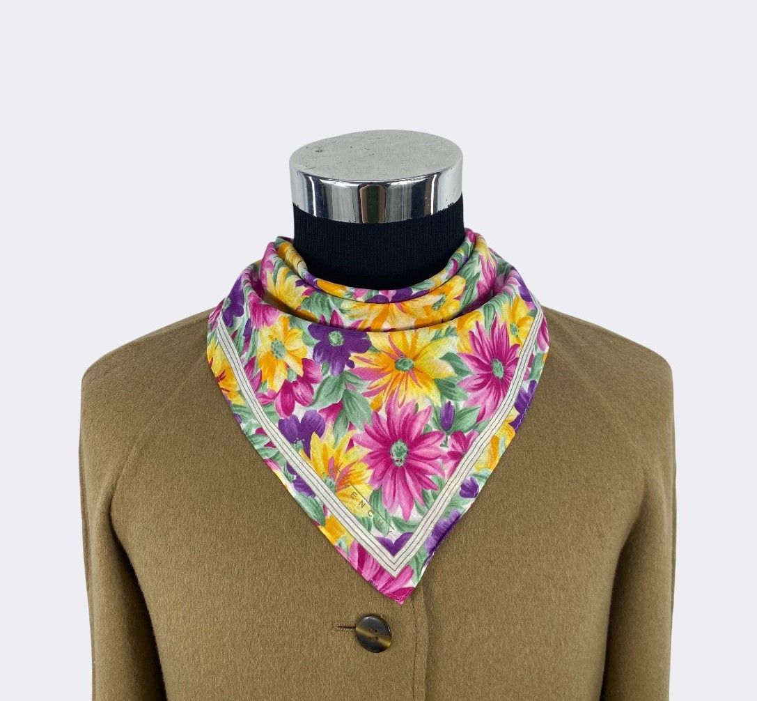Givenchy Vintage Givenchy Handkerchief Neckerchief Bandana H067R Size ONE SIZE - 2 Thumbnail