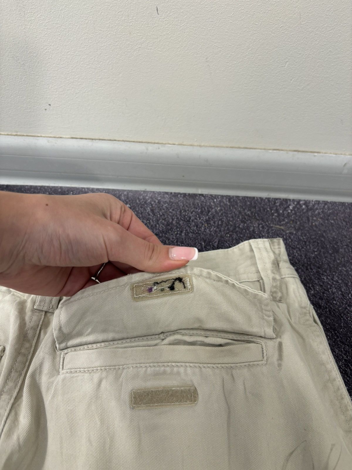 Eddie Bauer Vintage Eddie Bauer Y2K 2000s Beige Hype Cargo Shorts Size US 33 - 16 Thumbnail