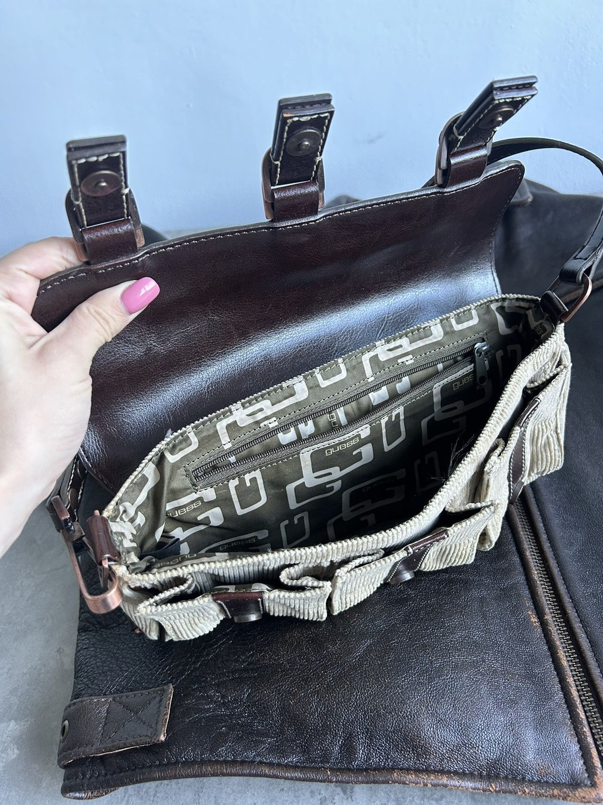 Guess × Vintage Vintage Gorgeous Guess Bag Y2K Corduroy Beige Size ONE SIZE - 10 Thumbnail