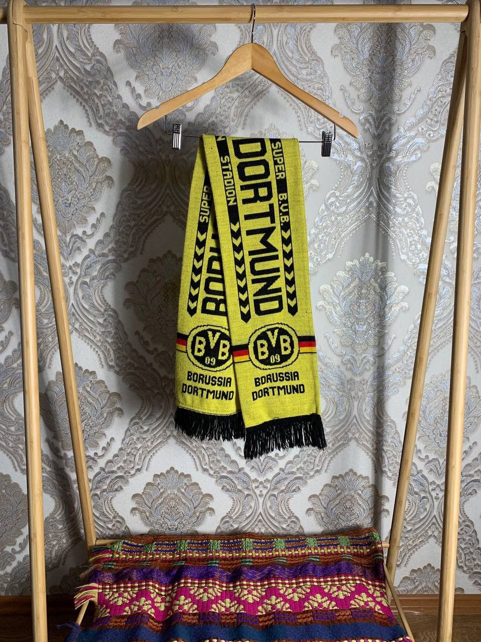 Vintage VERY RARE BORUSSIA DORTMUND GERMANY SOCCER SCARVES RETRO Y2K Size ONE SIZE - 1 Thumbnail