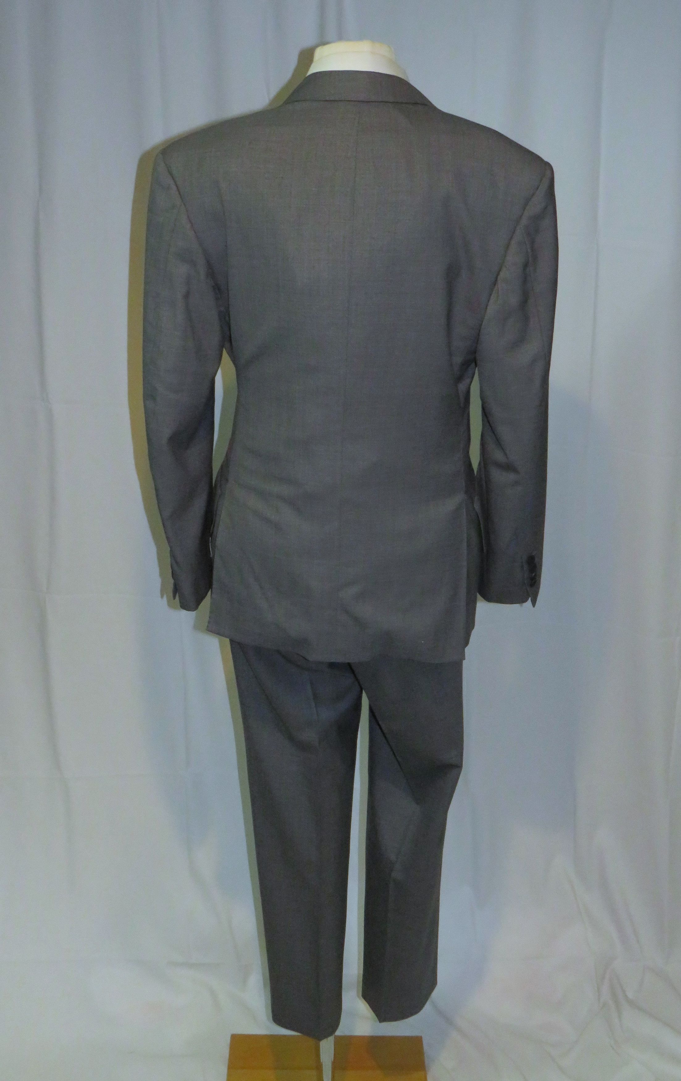 Huntsman × Savile Row Bespoke 2022 Solid Gray One Button Suit 34S Size 34S - 2 Thumbnail