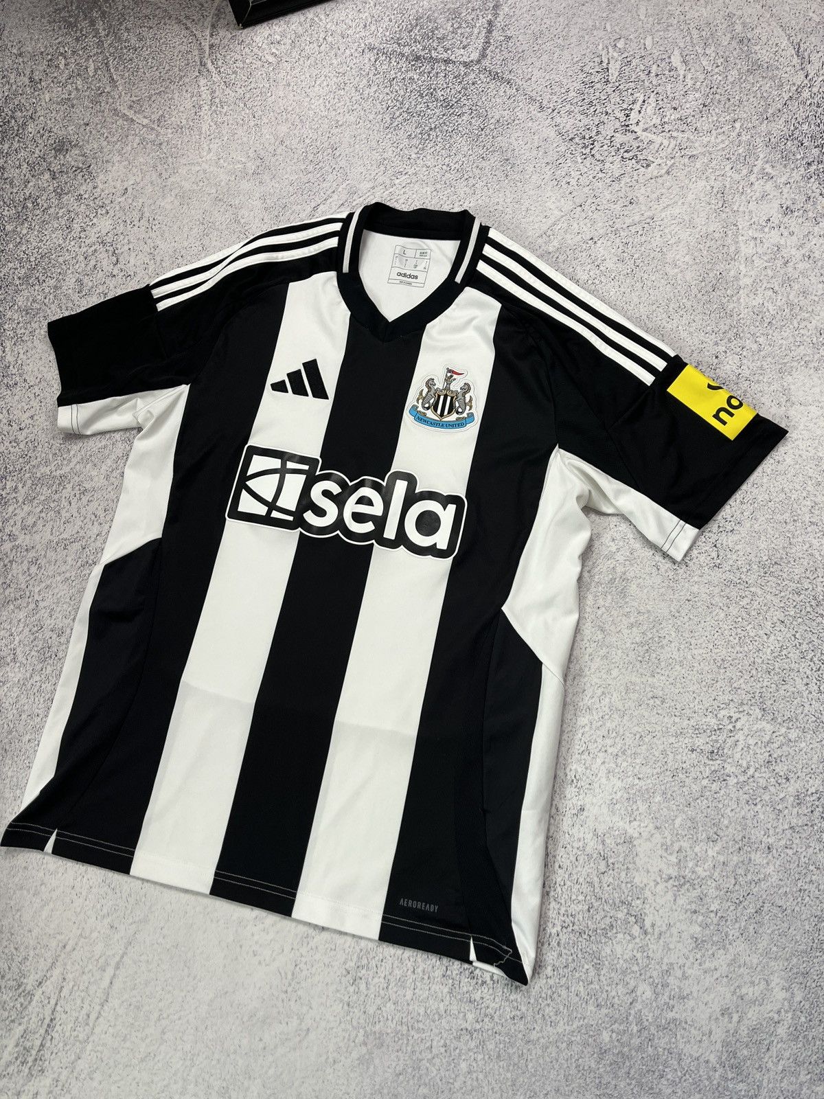 Adidas Newcastle United 2024/25 Home Soccer Jersey Blockcore Rare Size US L / EU 52-54 / 3 - 4 Thumbnail