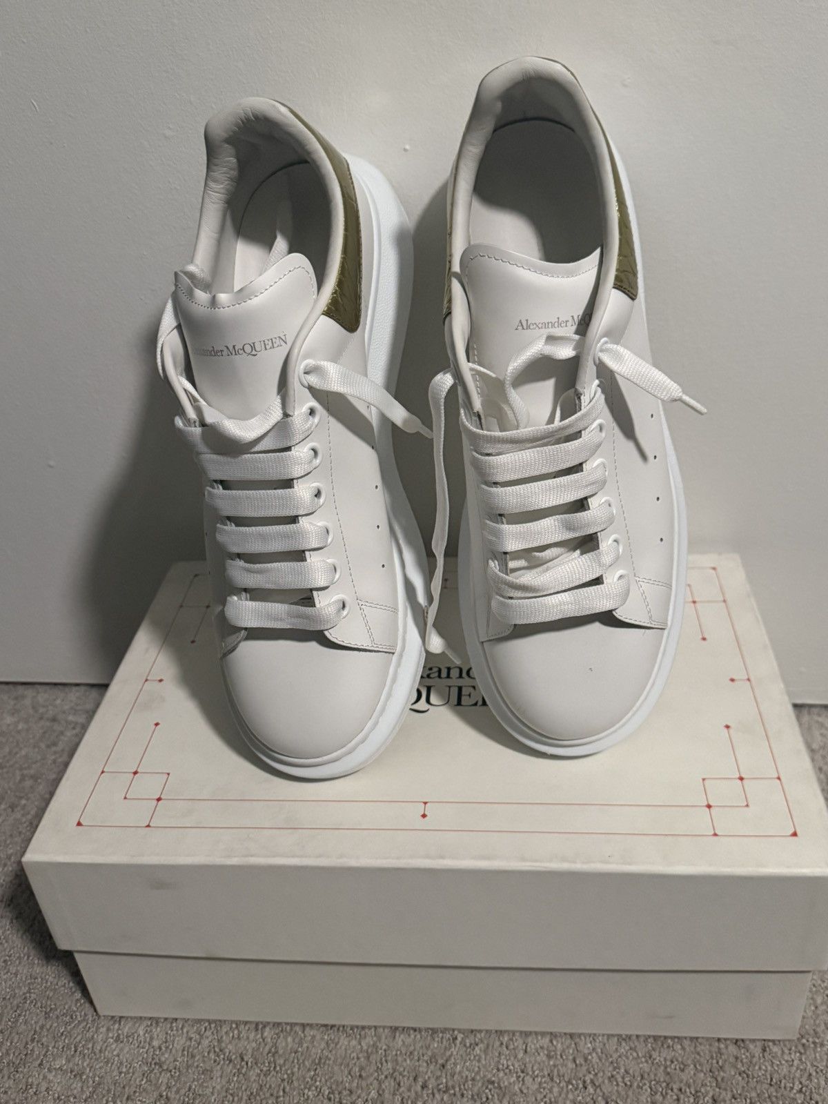 Alexander McQueen White and gold Alexander McQueens Size US 11 / EU 44 - 9 Thumbnail