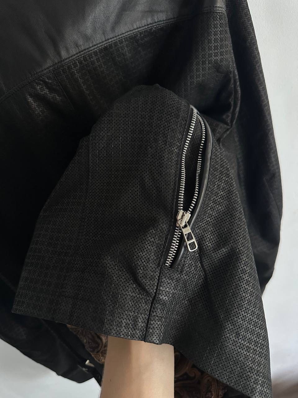 Other Latini Luxury Black Leather Jacket Paisley Silk Lining Size US XL / EU 56 / 4 - 10 Thumbnail