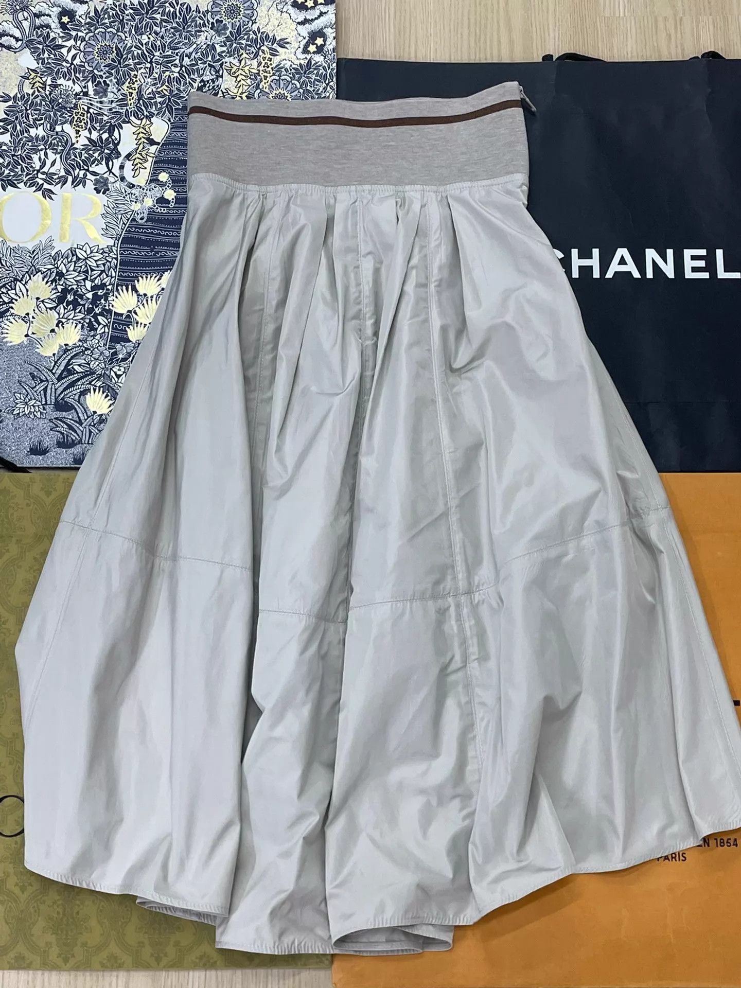 Brunello Cucinelli Brunello C. Oatmeal Elastic-Waist Skirt 40 Old-Money Size 27" / US 4 / IT 40 - 1 Thumbnail