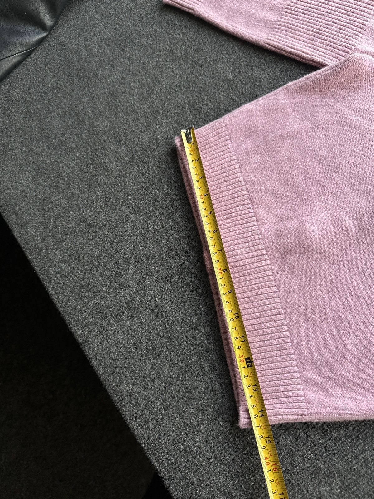 Chanel F/W 24 🚨 CASHMERE CHANEL 24B PINK CARDIGAN METAL LOGO BUTTON Size XS / US 0-2 / IT 36-38 - 19 Thumbnail