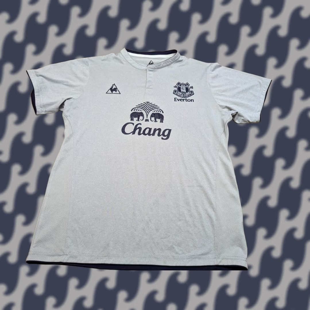 Le Coq Sportif Le Coq Sportif Everton Football Jersey 2011-2012 Mens Size 40 Medium Third Shirt Sports Mens Regular Gray 100% Polyester Moisture Wicking Size US L / EU 52-54 / 3 - 1 Thumbnail