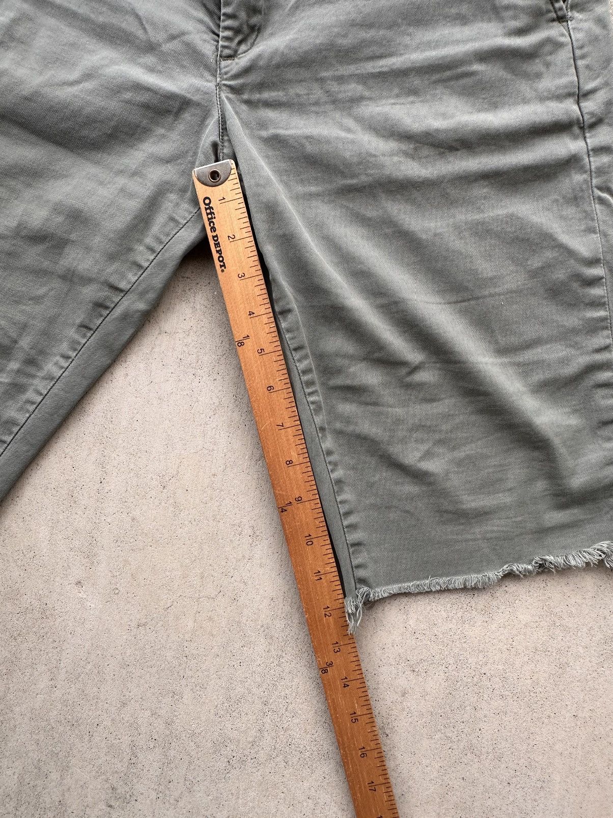 AG Adriano Goldschmied Adriano Goldschmied Shorts Olive Cutoff Causal AG Jeans Size US 33 - 7 Thumbnail