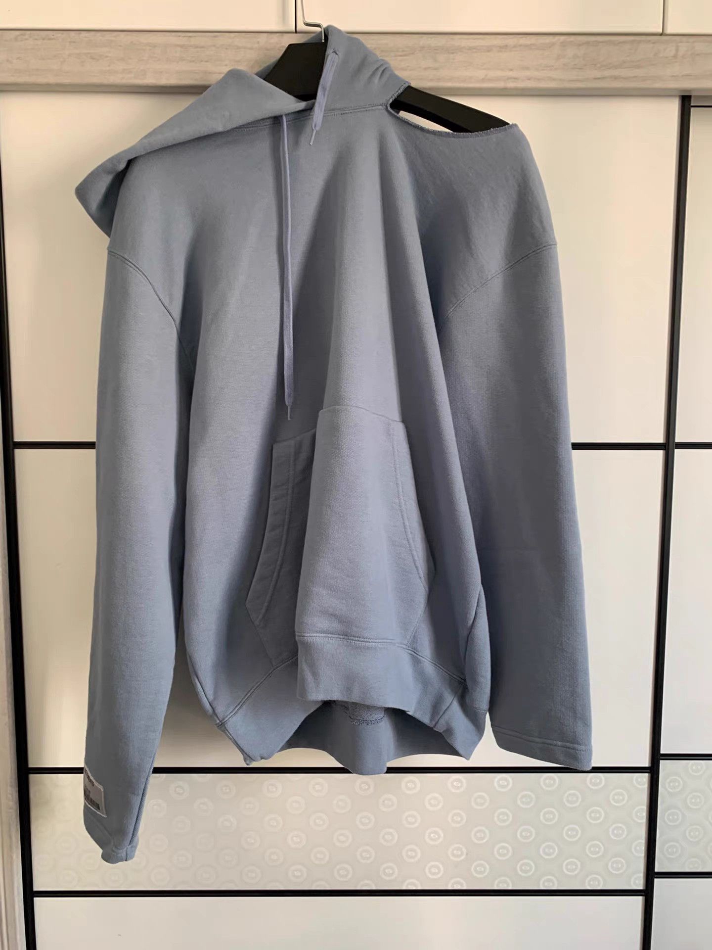 Vetements Vetements Off-Shoulder Sweatshirt Size XS / US 0-2 / IT 36-38 - 1 Thumbnail