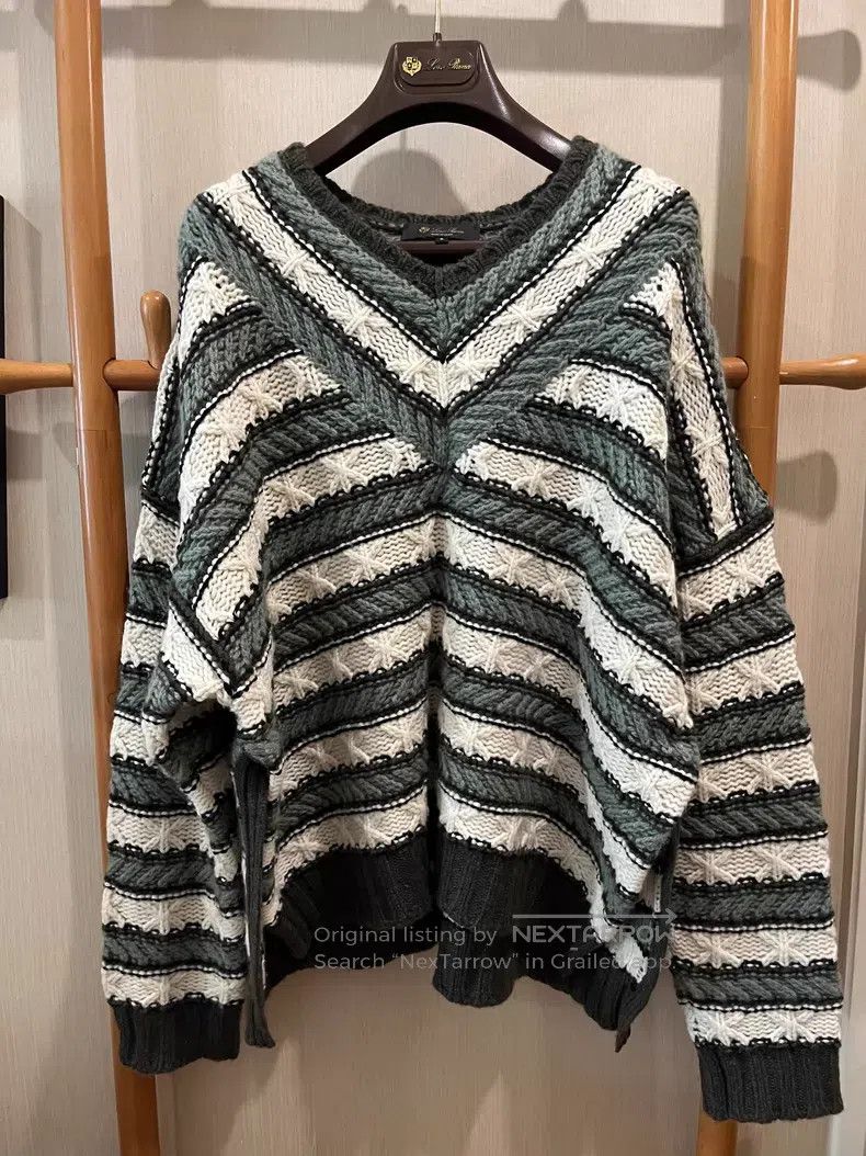 Loro Piana Loro Piana Cashmere V-neck Sweater Size S / US 4 / IT 40 - 2 Thumbnail