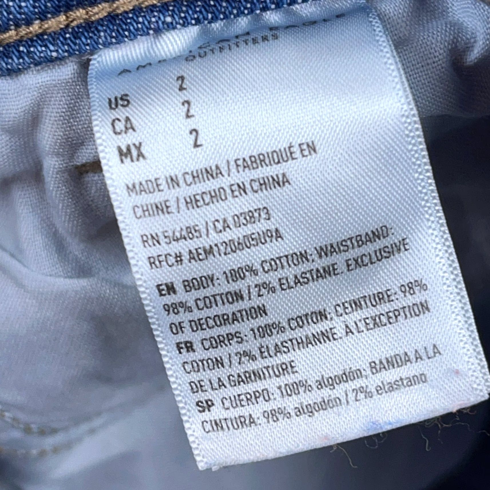 American Eagle Outfitters American Eagle Outfitters Mom Shorts Women 2 High Rise Distressed Faded Denim Blue 3 Inseam 5-Pocket Stretch Regular Casual Modern Womens Size 26" / US 2 / IT 38 - 3 Thumbnail
