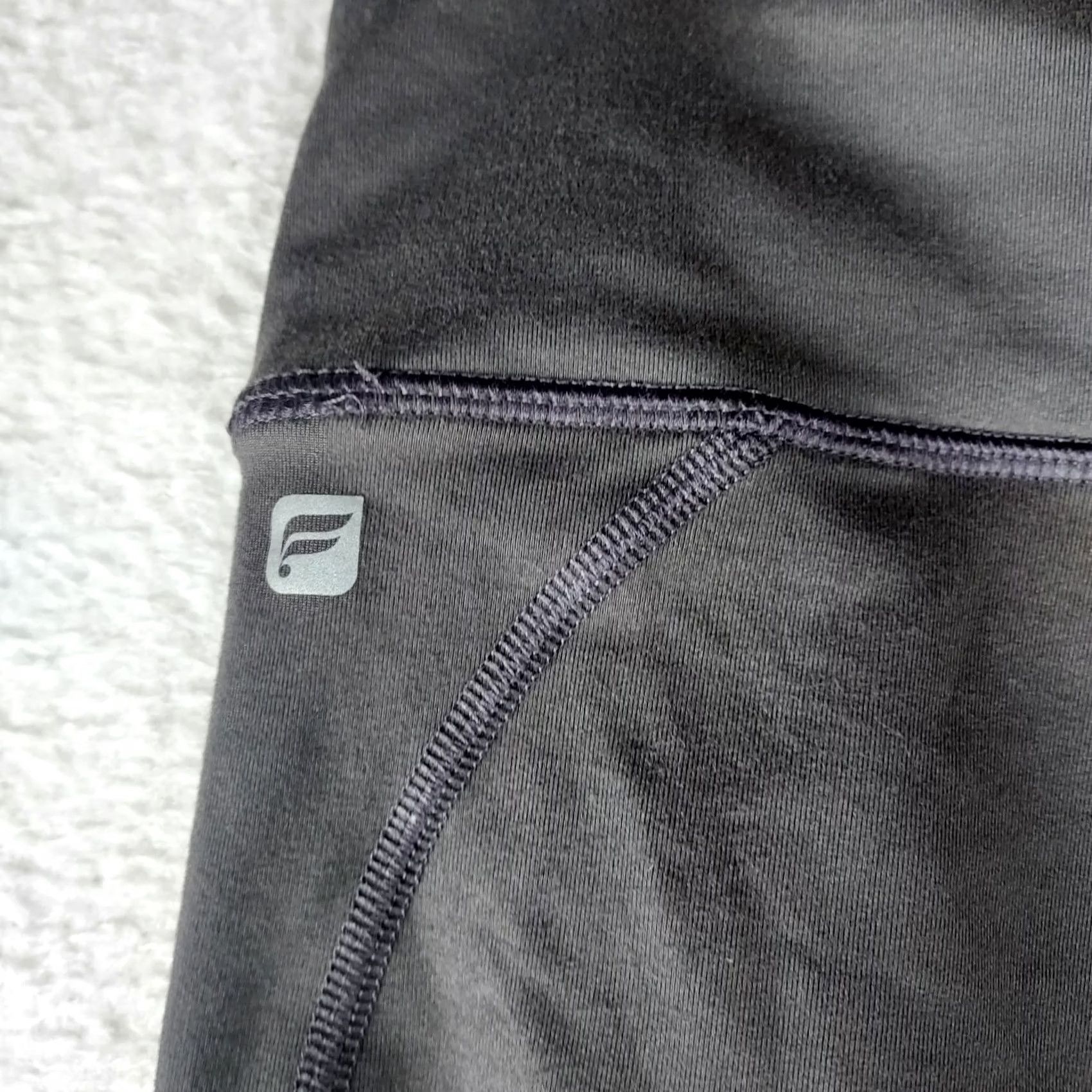 Fabletics VINTAGE Fabletics Women’s High Rise PowerHold Leggings Small Dark Gray Activewear Size 28" / US 6 / IT 42 - 4 Thumbnail