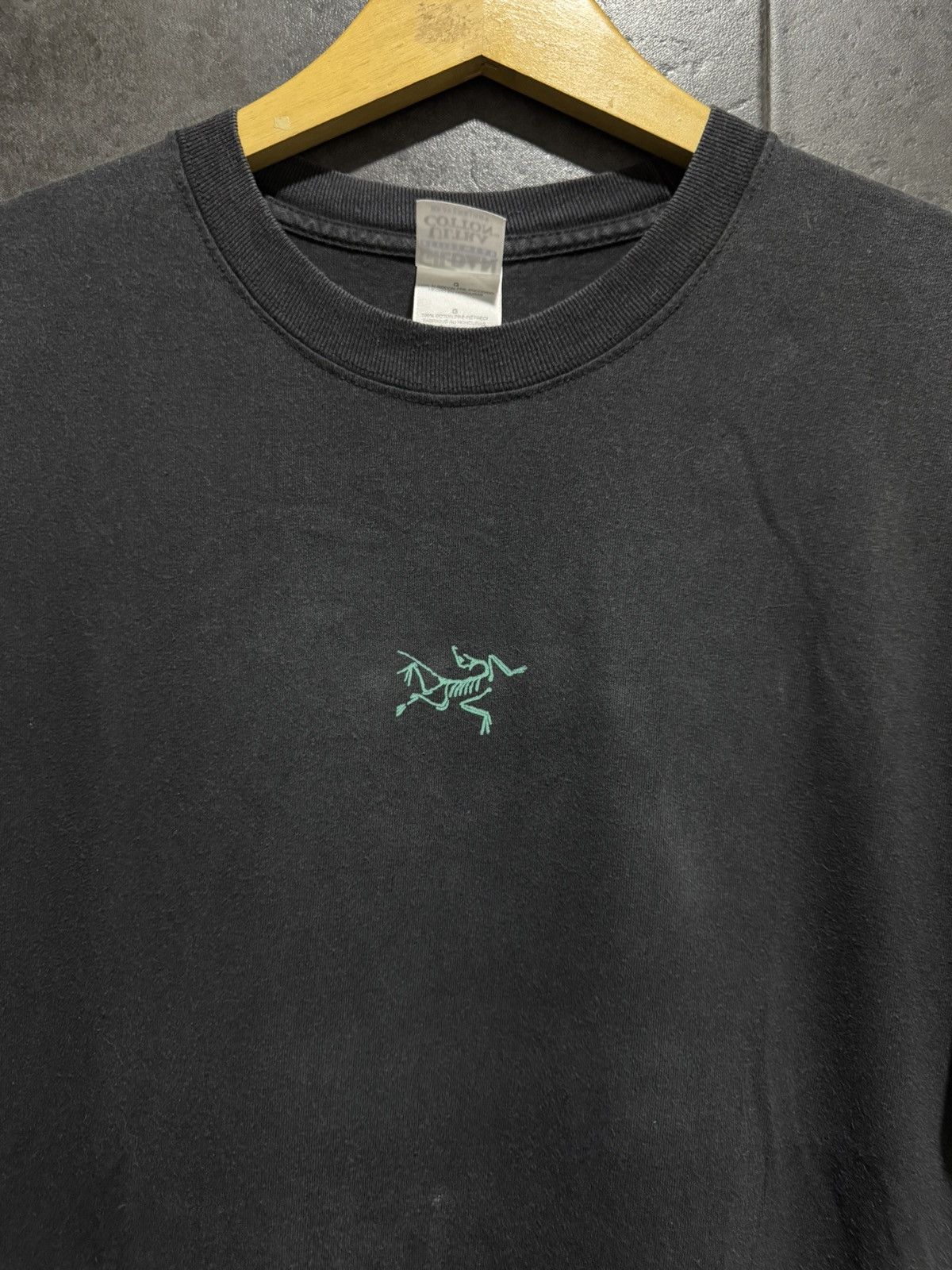 Other Vintage 90s Arcteryx Logo Tshirt Size US L / EU 52-54 / 3 - 5 Thumbnail