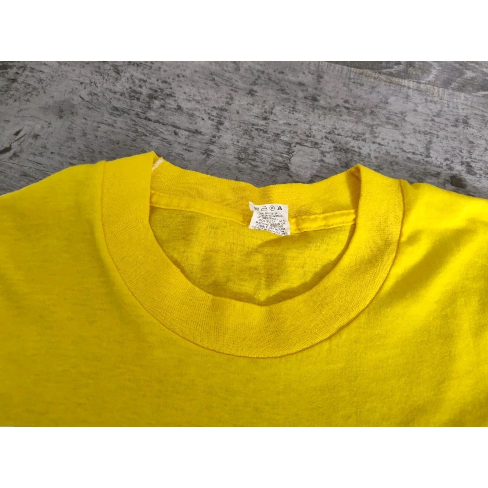 Vintage VINTAGE 1980s FRIENDS OF OLD TIME RADIO T-Shirt Unisex Adult XL Yellow Graphic Tee Made in USA Size US L / EU 52-54 / 3 - 6 Thumbnail