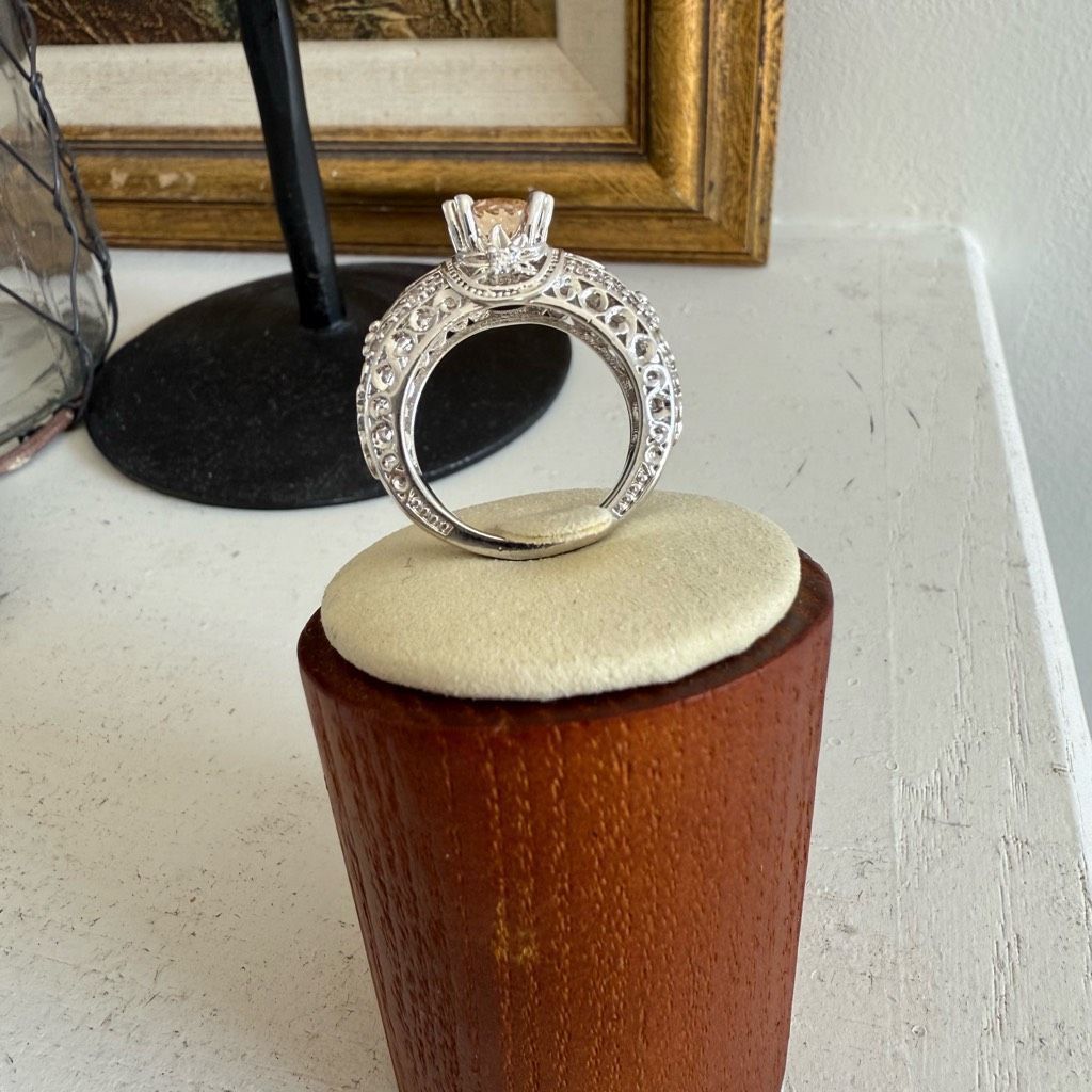 Other Unsigned Silver Tone Canary Rhinestone Fashion Ring 8 Size ONE SIZE - 2 Thumbnail