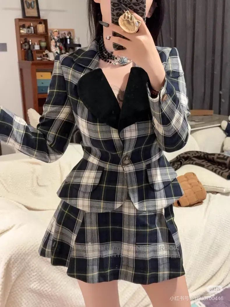 Vivienne Westwood Vivienne Westwood Velvet Heart Collar Set, Vintage Second- Size M / US 6-8 / IT 42-44 - 1 Thumbnail