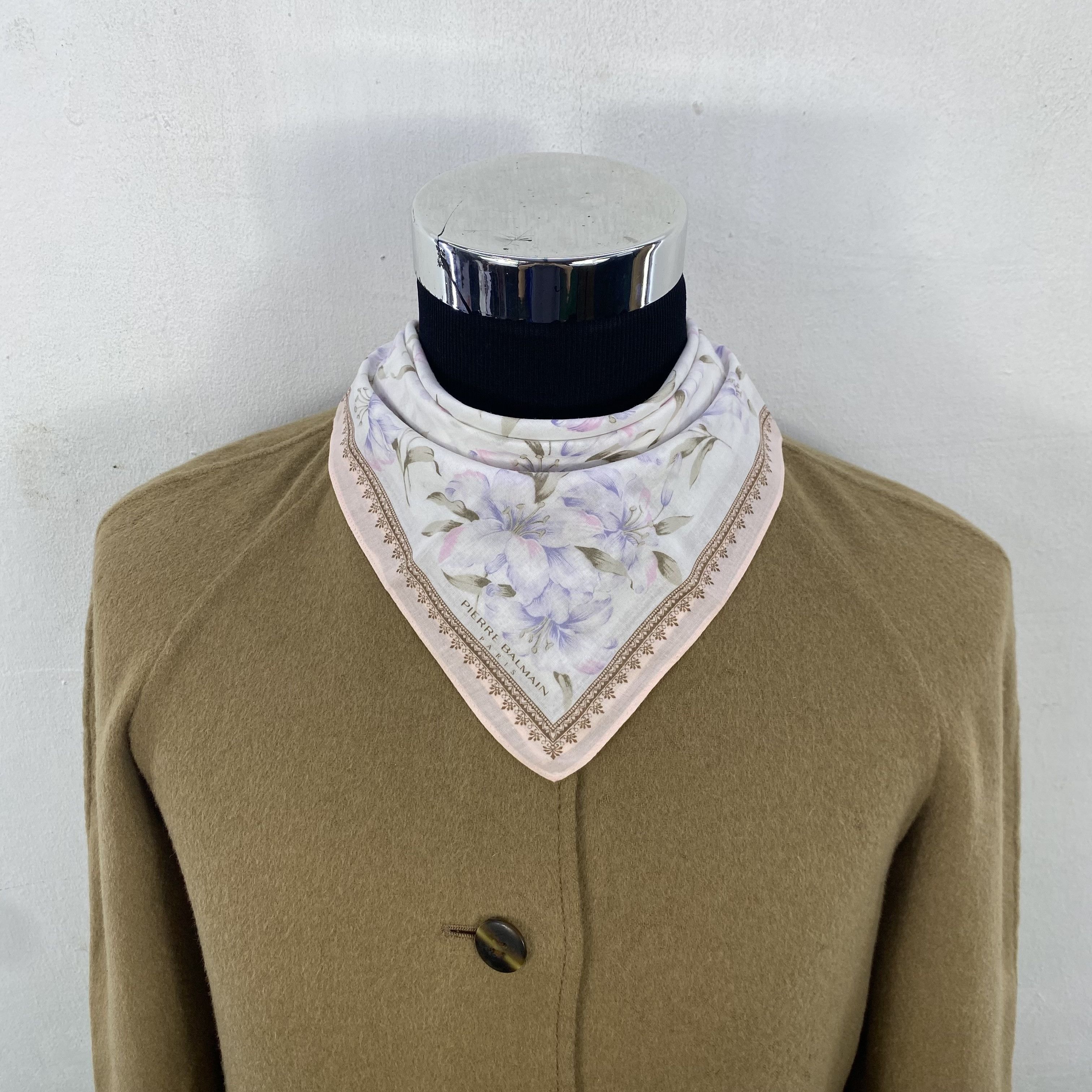 Pierre Balmain × Vintage Vintage Pierre Balmain Handkerchief Neckerchief H127P Size ONE SIZE - 1 Thumbnail