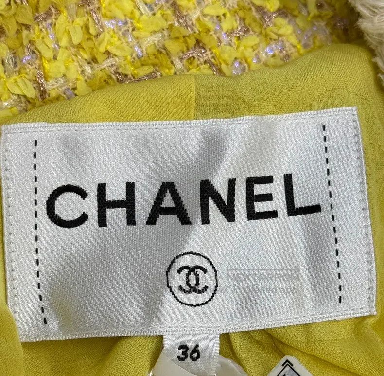 Chanel Chanel Goose yellow rhinestone buckle small stand-up colla Size XS / US 0-2 / IT 36-38 - 4 Thumbnail