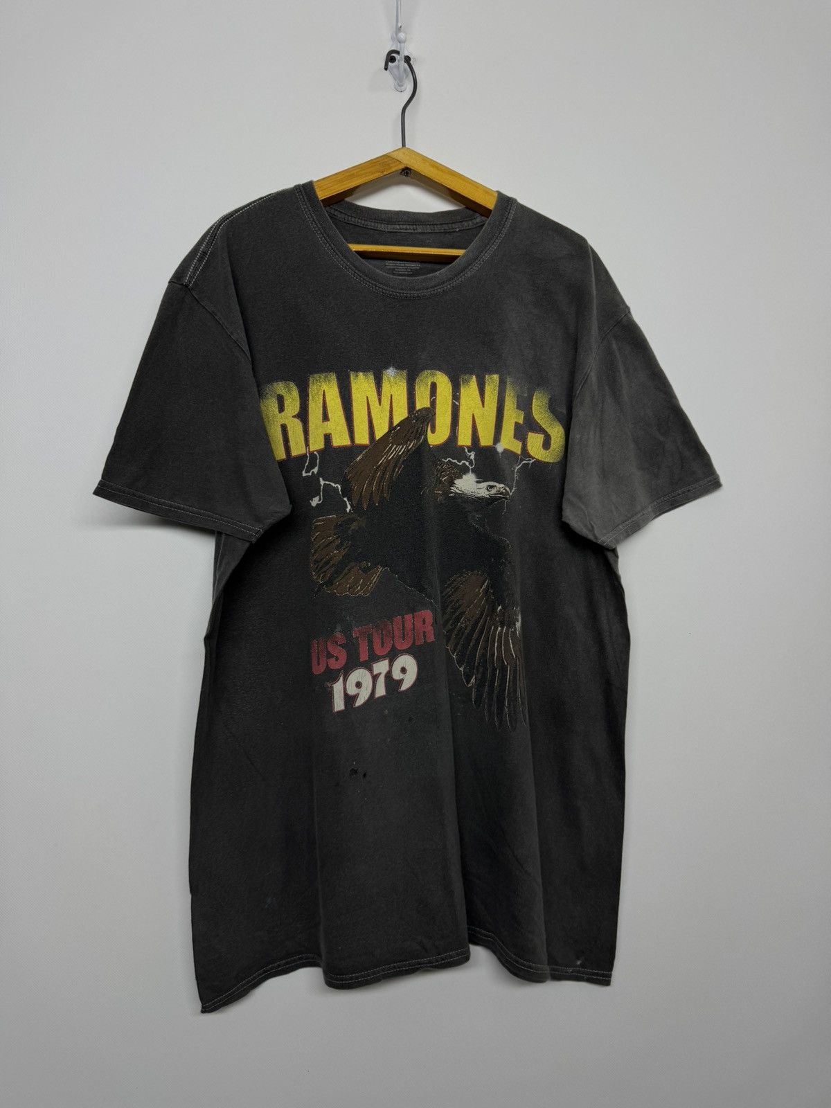 Vintage Vintage Y2k Ramones Rock Band Tee Size US S / EU 44-46 / 1 - 2 Thumbnail
