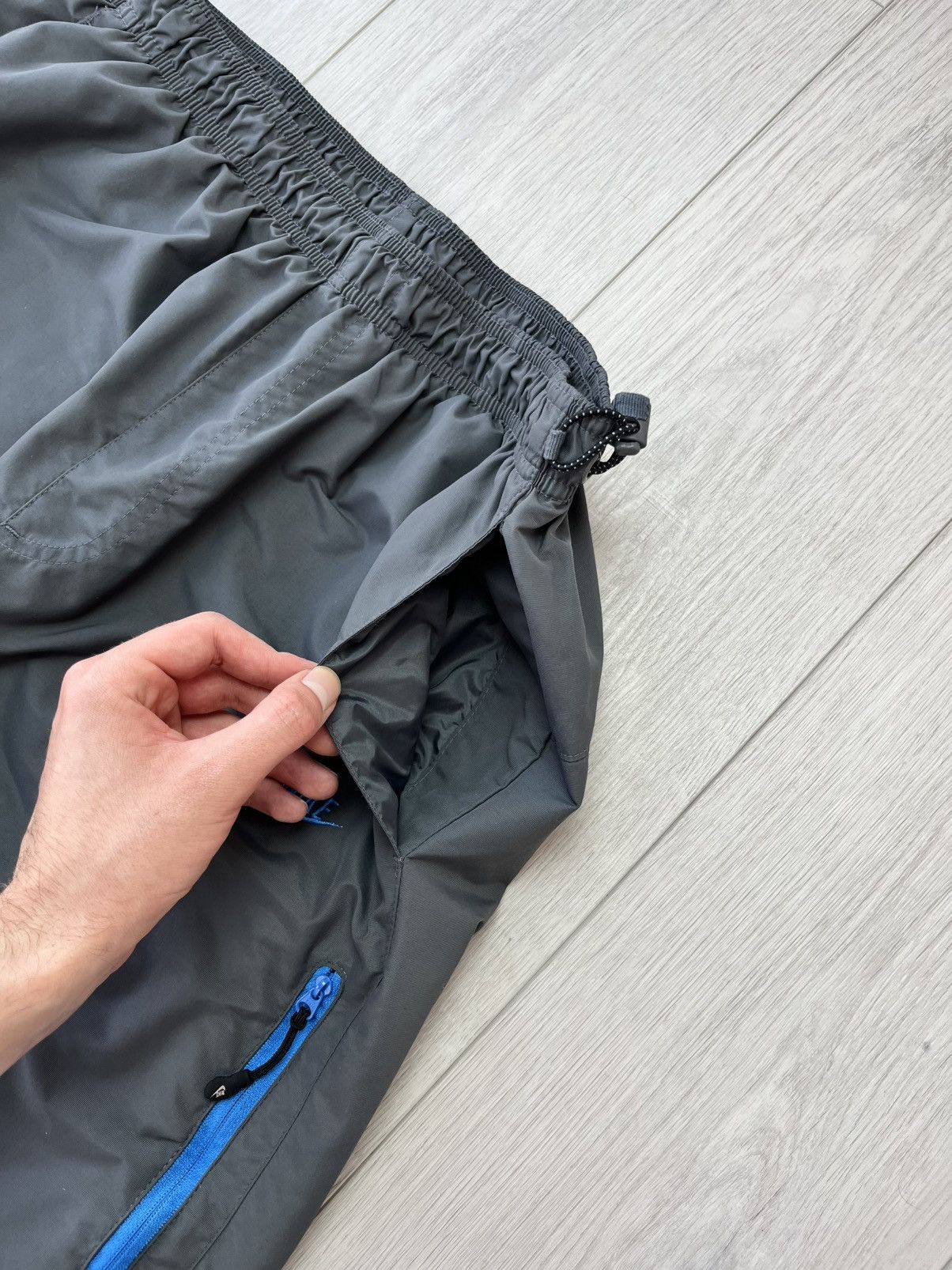 Nike Vintage Nike Baggy Track Pants AirMax 95 Y2K 90s Drill Hype Size US 34 / EU 50 - 7 Thumbnail