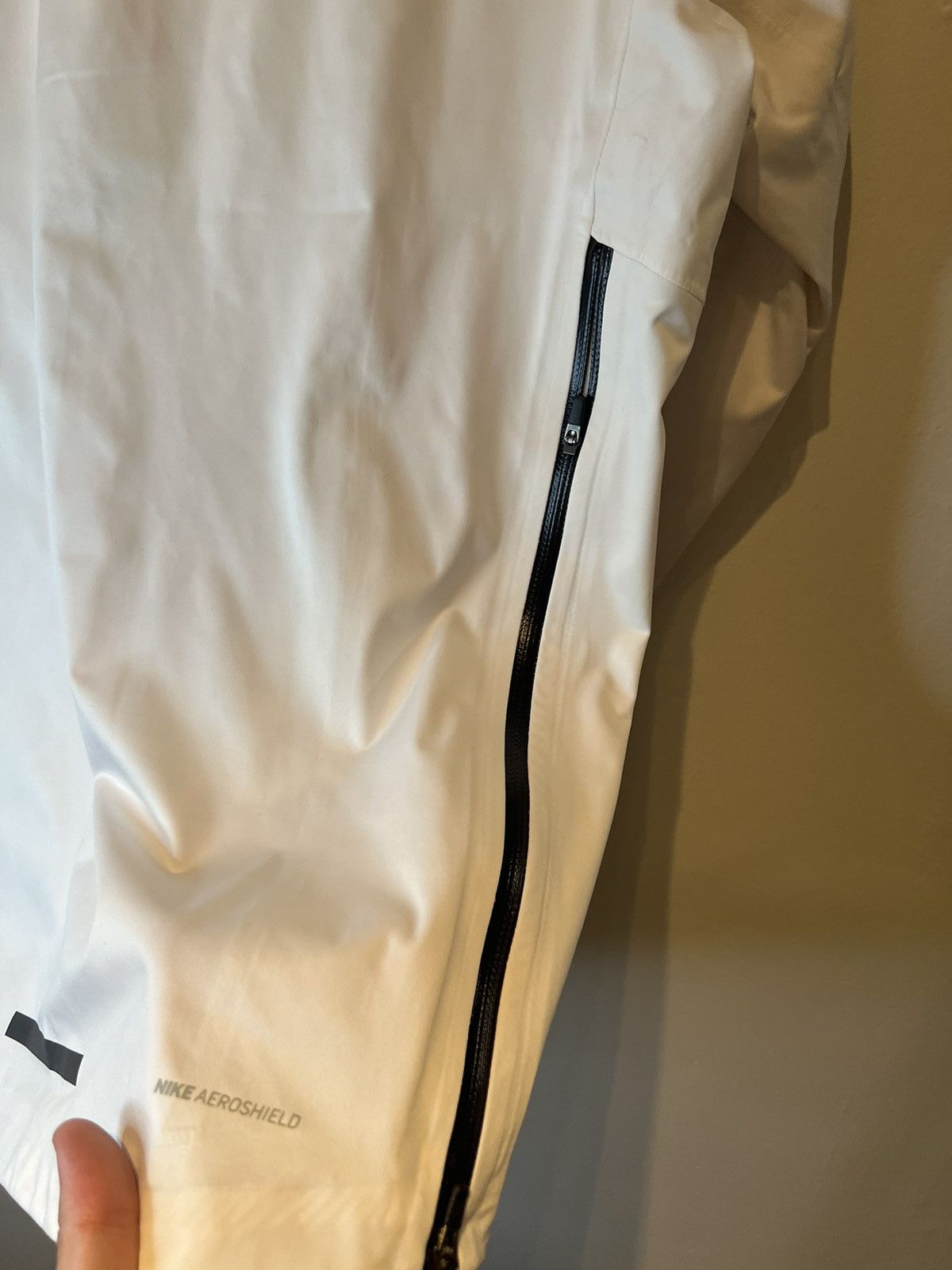 Nike Nike Aeroshield Run Jacket With Hood Size Medium White Size US M / EU 48-50 / 2 - 6 Thumbnail