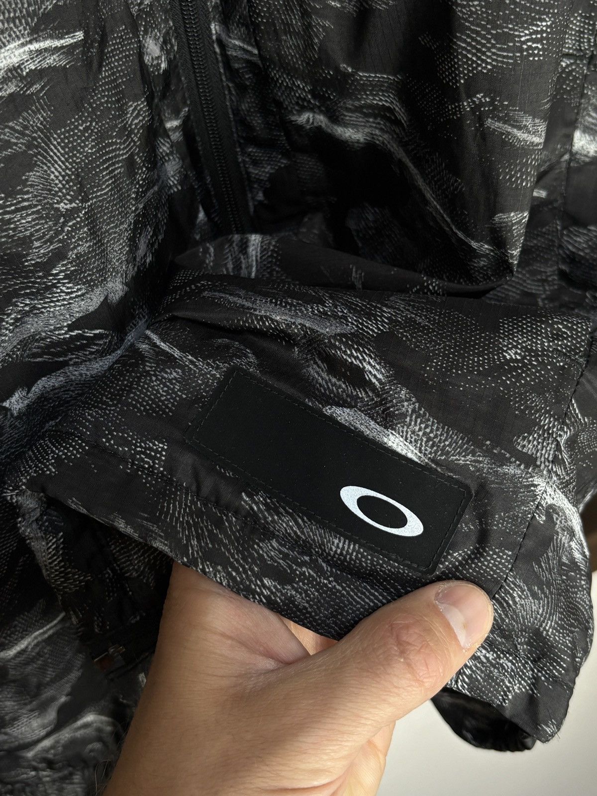Oakley Oakley wave brushstroke print insulated outdoor jacket camo Size US L / EU 52-54 / 3 - 4 Thumbnail