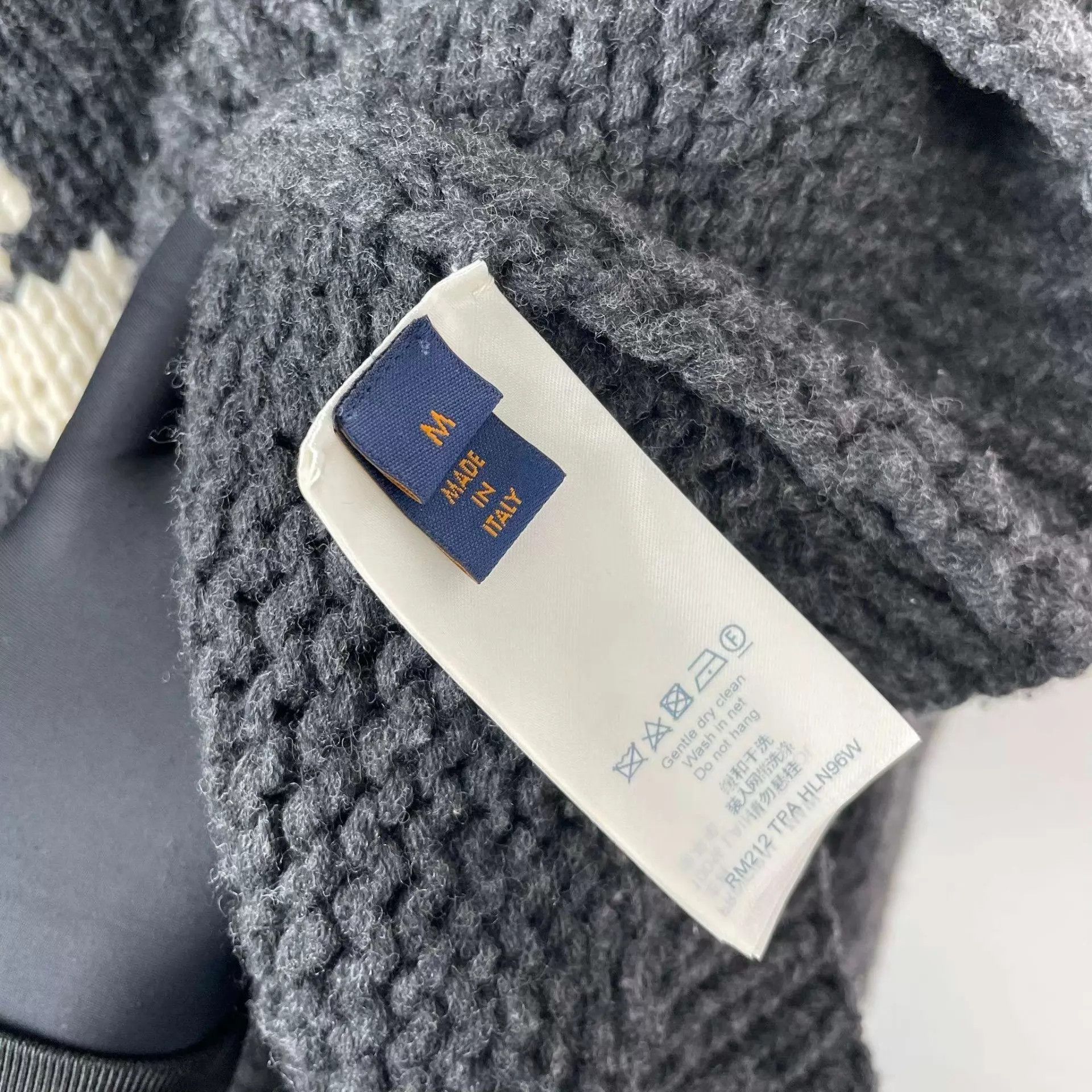 Louis Vuitton LV Knit Airplane Sweater M Gray Size US M / EU 48-50 / 2 - 5 Thumbnail