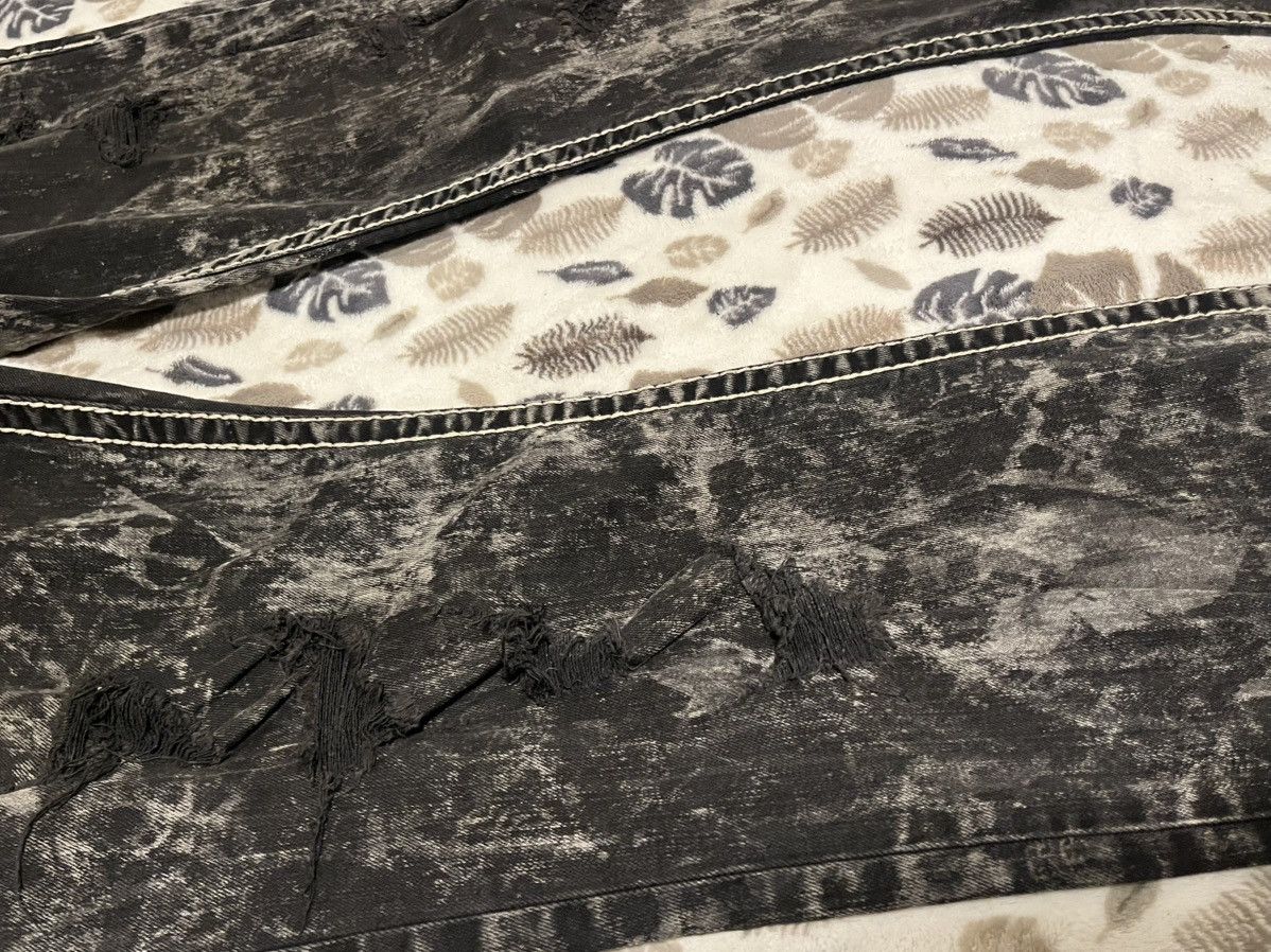 True Religion True religion Early 2010s bleached/washed ripped style Size US 34 / EU 50 - 7 Thumbnail