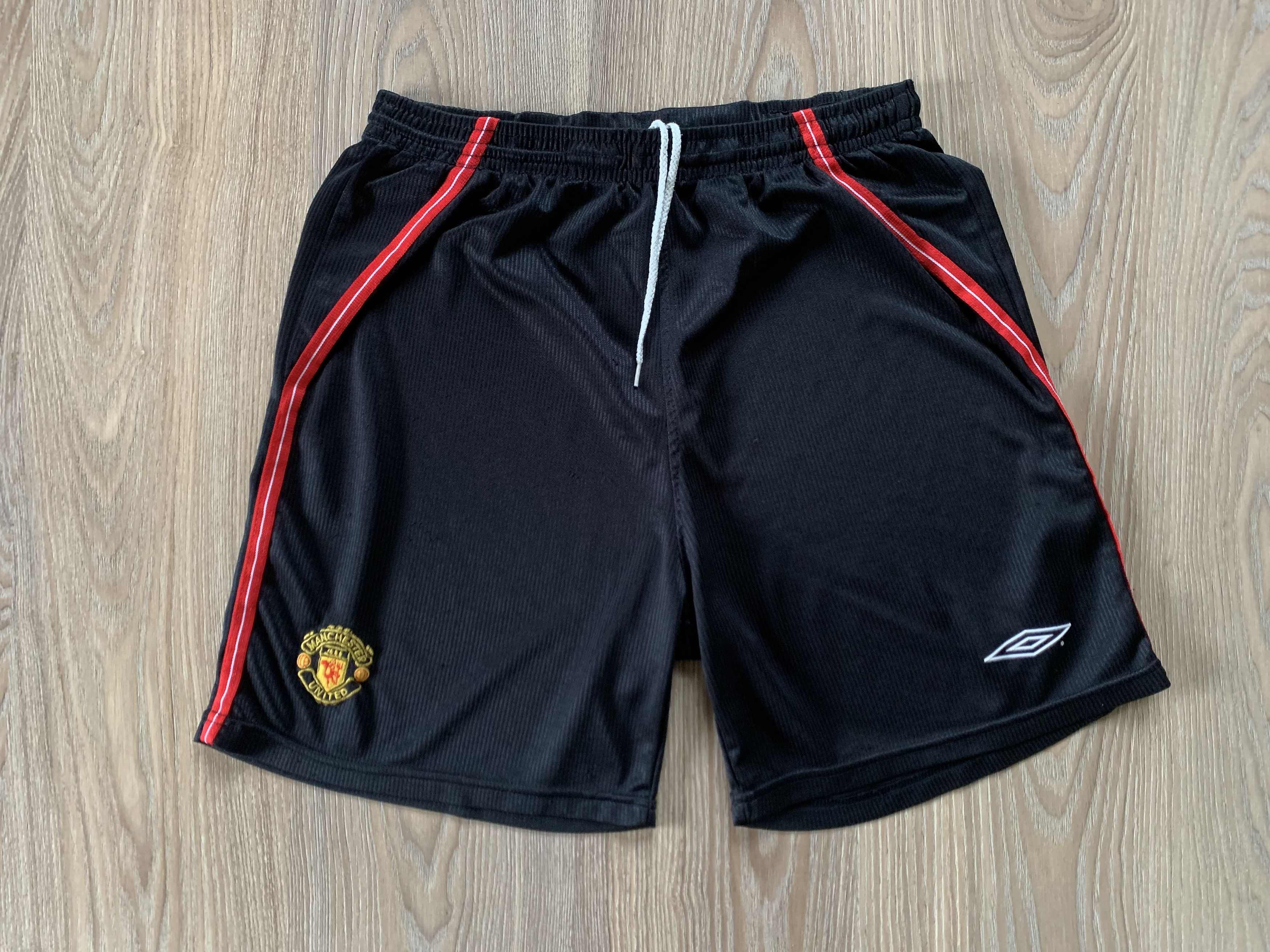 Umbro Umbro Vintage Manchester Training Black Shorts Size US 32 / EU 48 - 2 Thumbnail