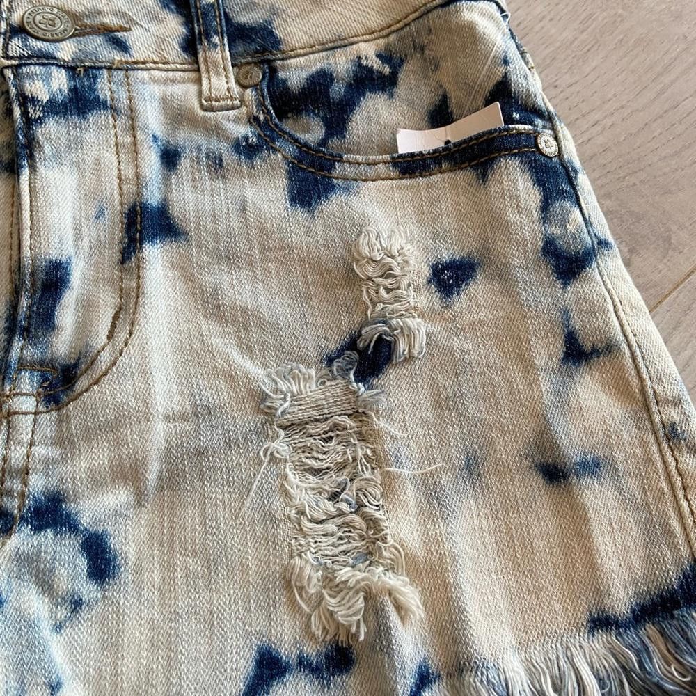 Designer Altar'd State Bleach Ripped High Rise Jean Shorts Size 26" / US 2 / IT 38 - 3 Thumbnail