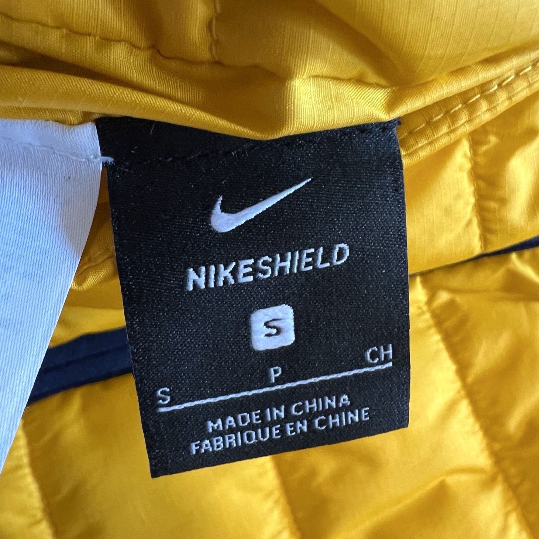 Nike Women's Nike WVU Reversible Puffer Vest Small Yellow Sports Outdoor Casual Size S / US 4 / IT 40 - 4 Thumbnail