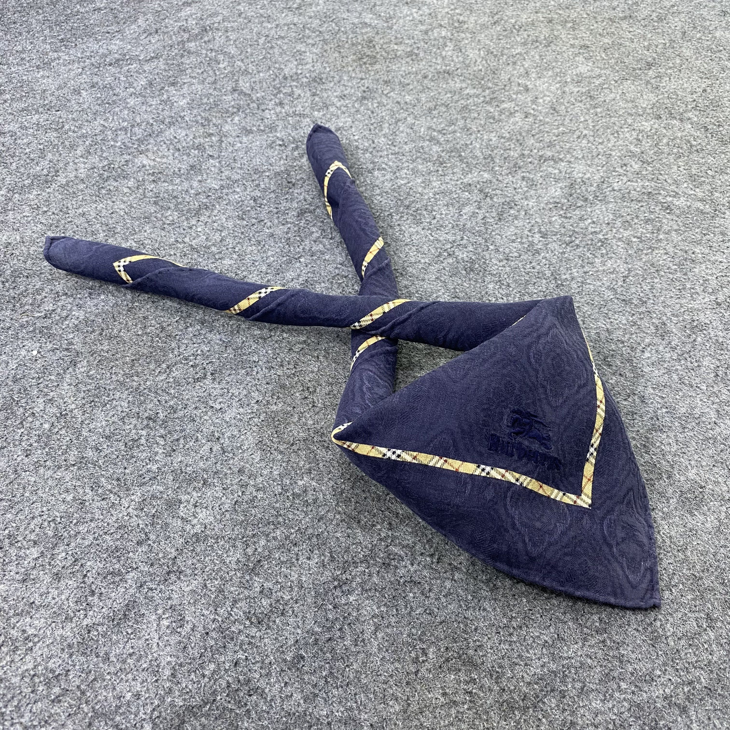 Burberry Burberrys Handkerchief Neckerchief Bandana-B1797 Size ONE SIZE - 1 Thumbnail