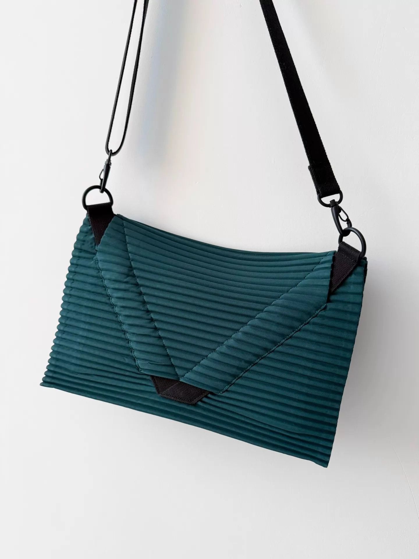 Issey Miyake HOMME PLISSÉ ISSEY MIYAKE HP96-AG521 Crossbody Bag Size ONE SIZE - 3 Thumbnail