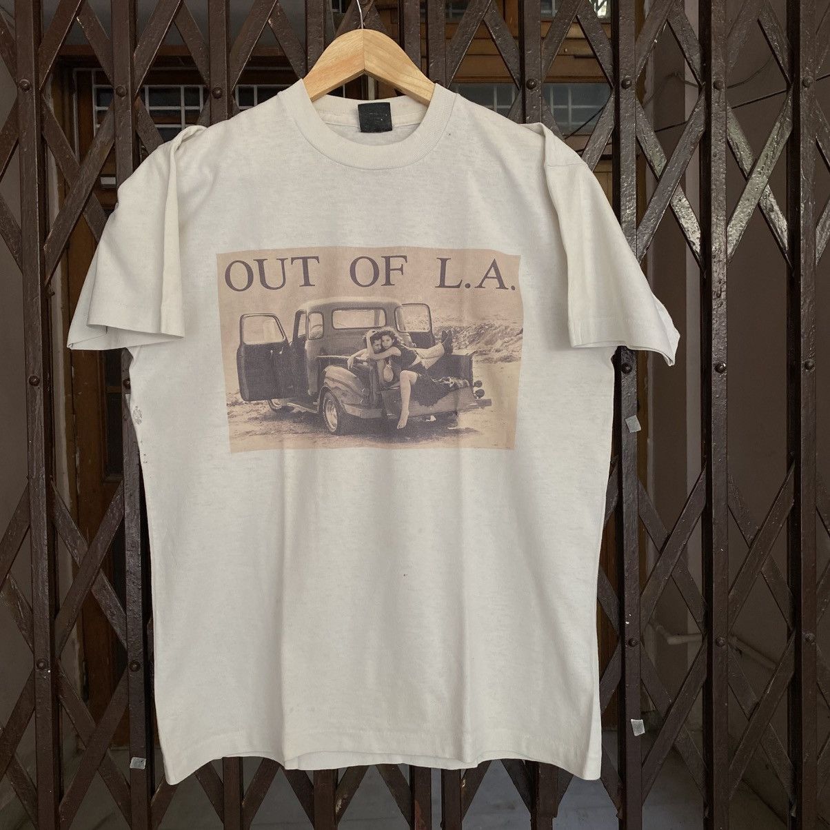 Band Tees Vintage 90s Red Hot Chilli Pepper Out of L.A Album T shirt Size US L / EU 52-54 / 3 - 1 Thumbnail